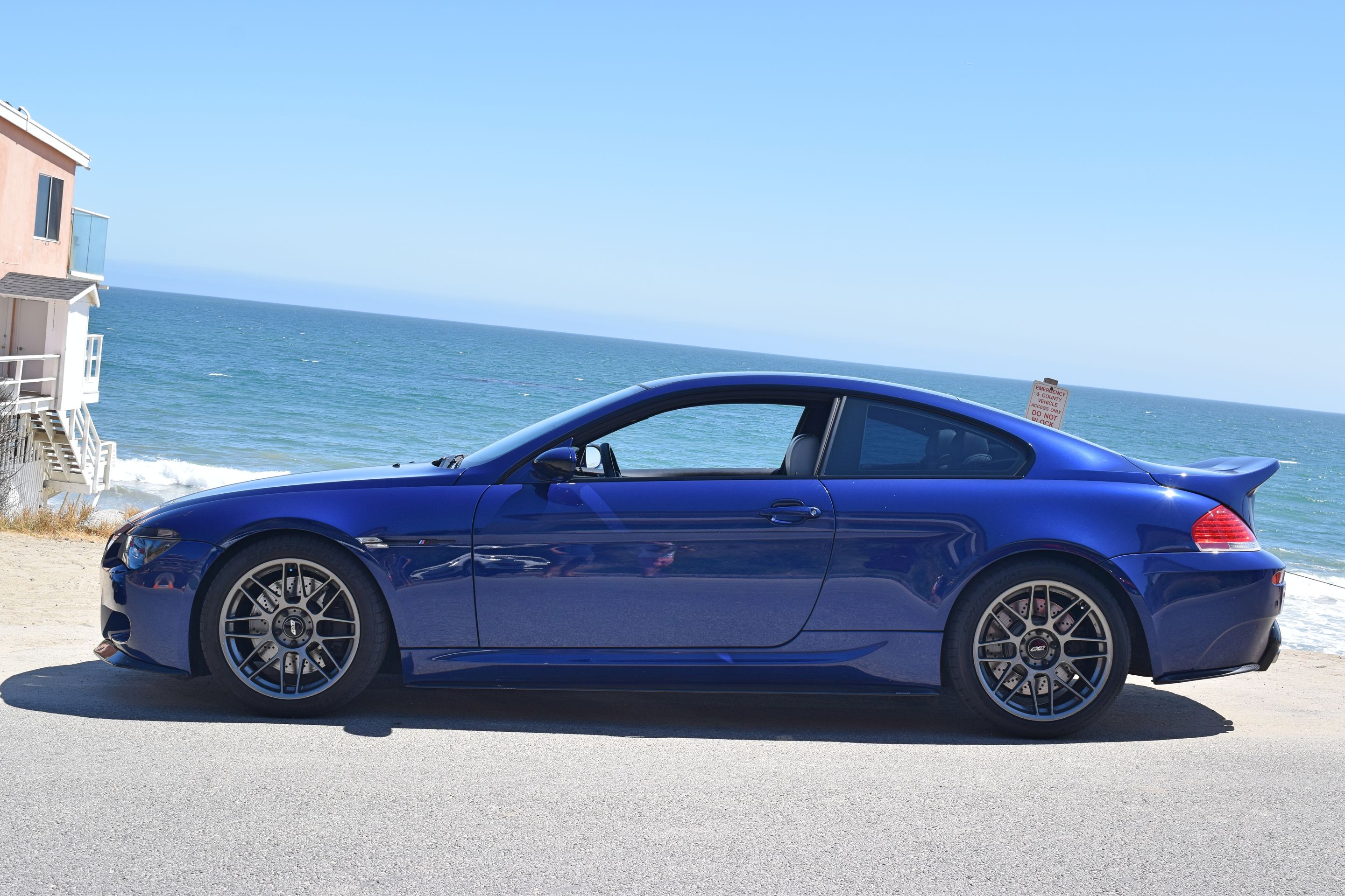 Blue BMW E63 Coupe M6 with 19" ARC-8 Apex wheels in Anthracite