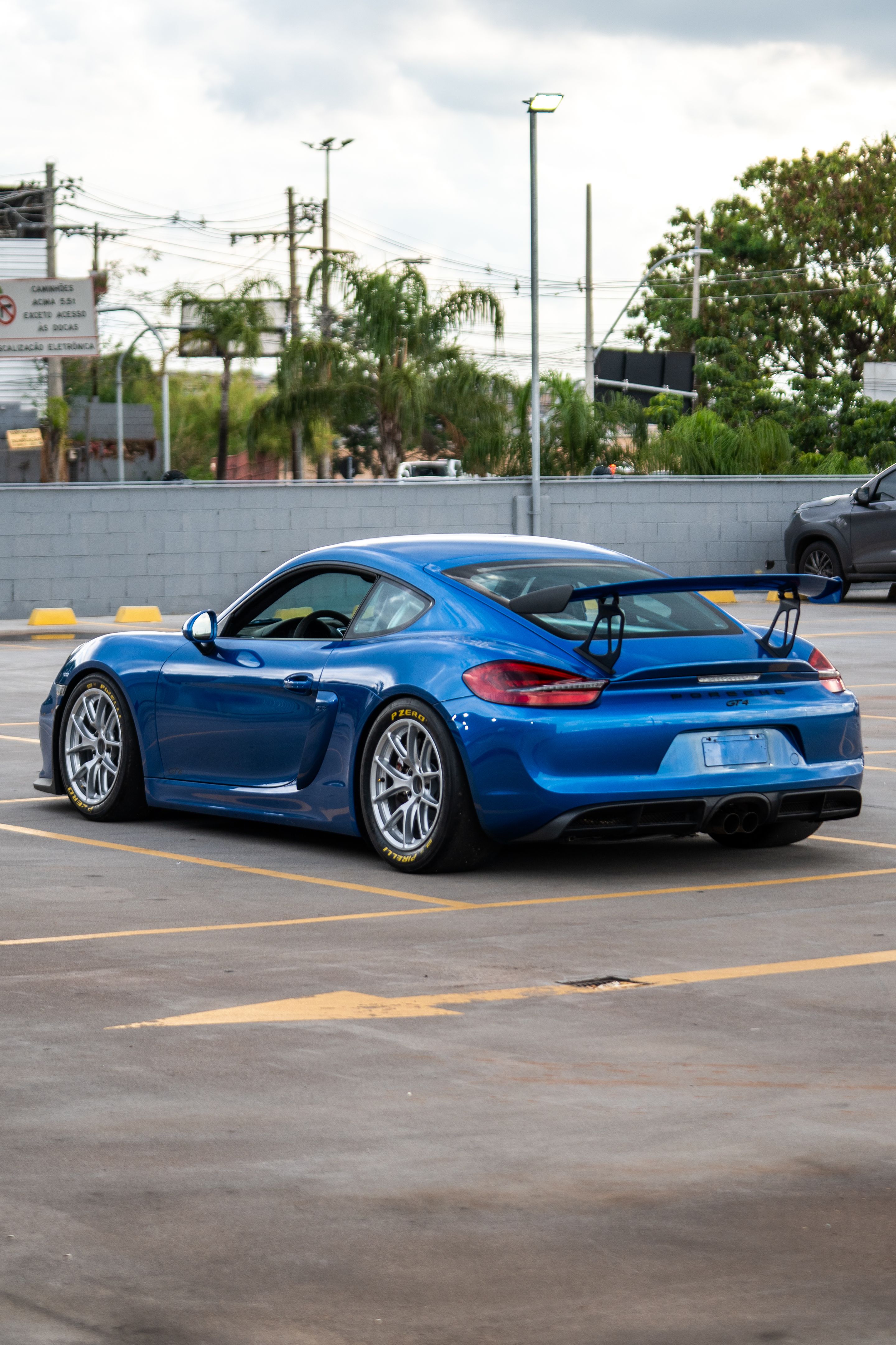 Blue Porsche 981 Cayman GT4 with 18" VS-5RE Apex wheels in Race Silver