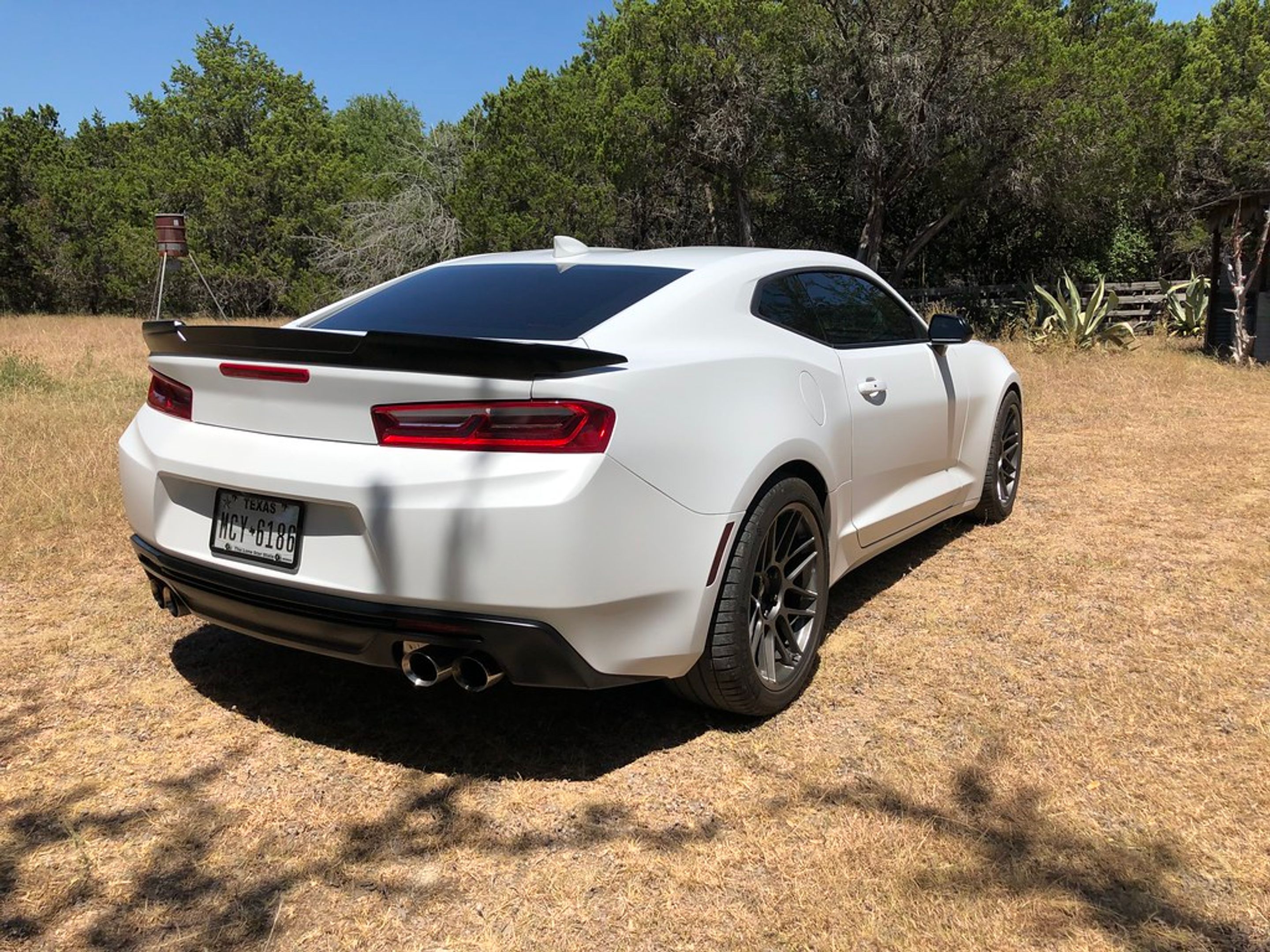White Chevrolet 6th Gen Camaro SS with 19" ARC-8 Apex wheels in Anthracite