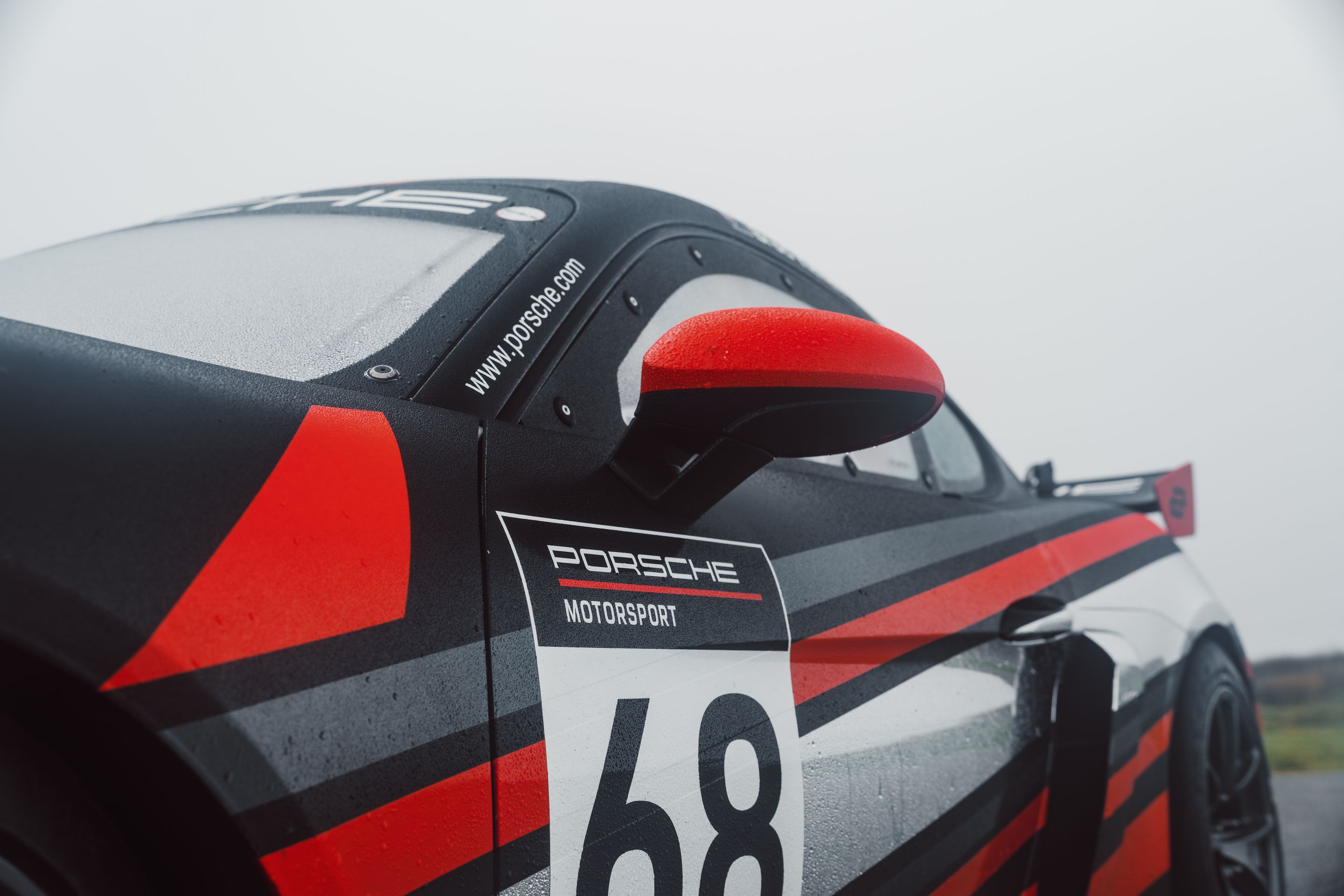 Black Porsche 718 Cayman GT4 Clubsport with 18" VS-5RE Apex wheels in Anthracite