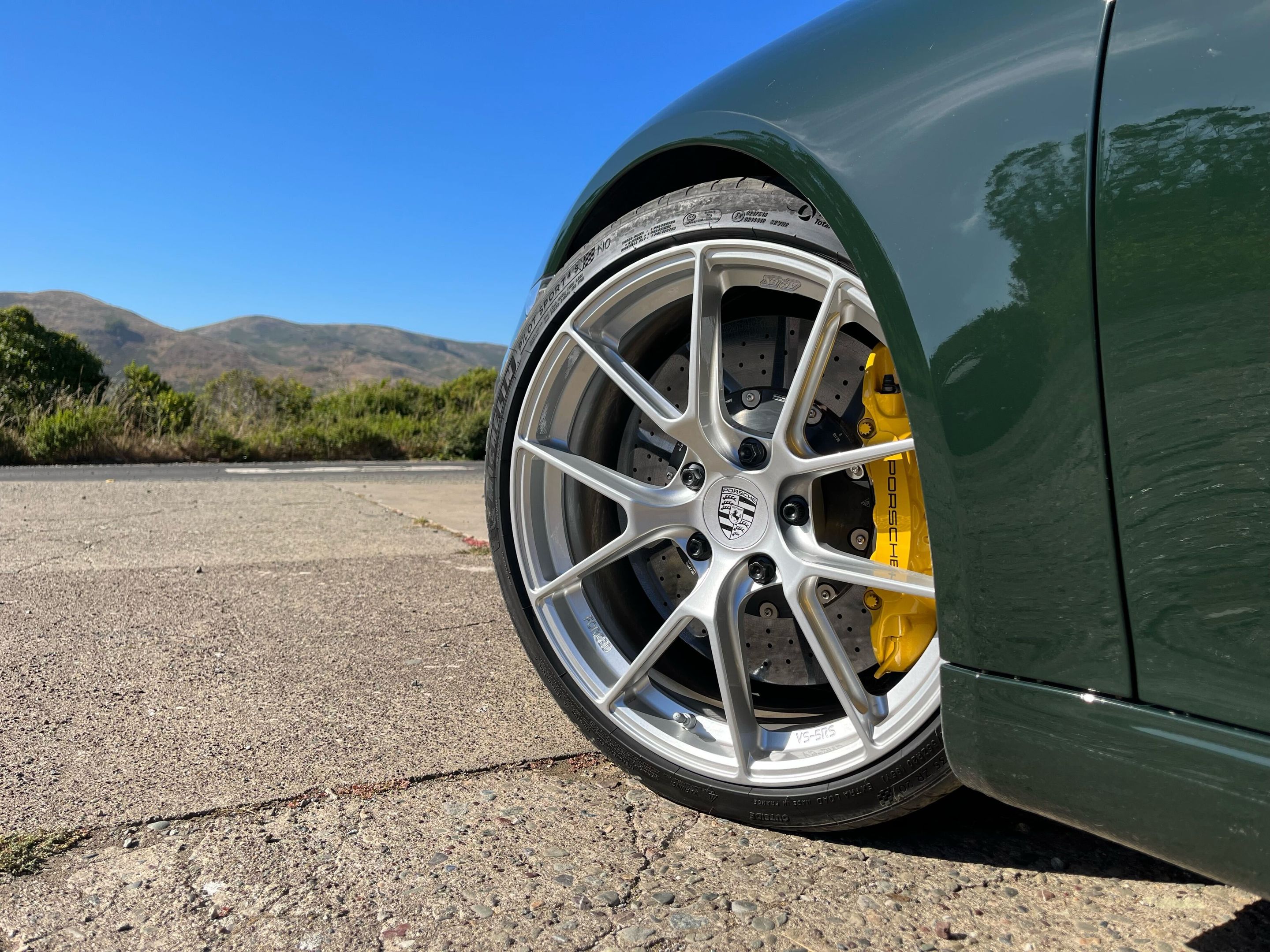 Green Porsche 911 991.2 Carrera T with 20" VS-5RS Apex wheels in Custom Finish