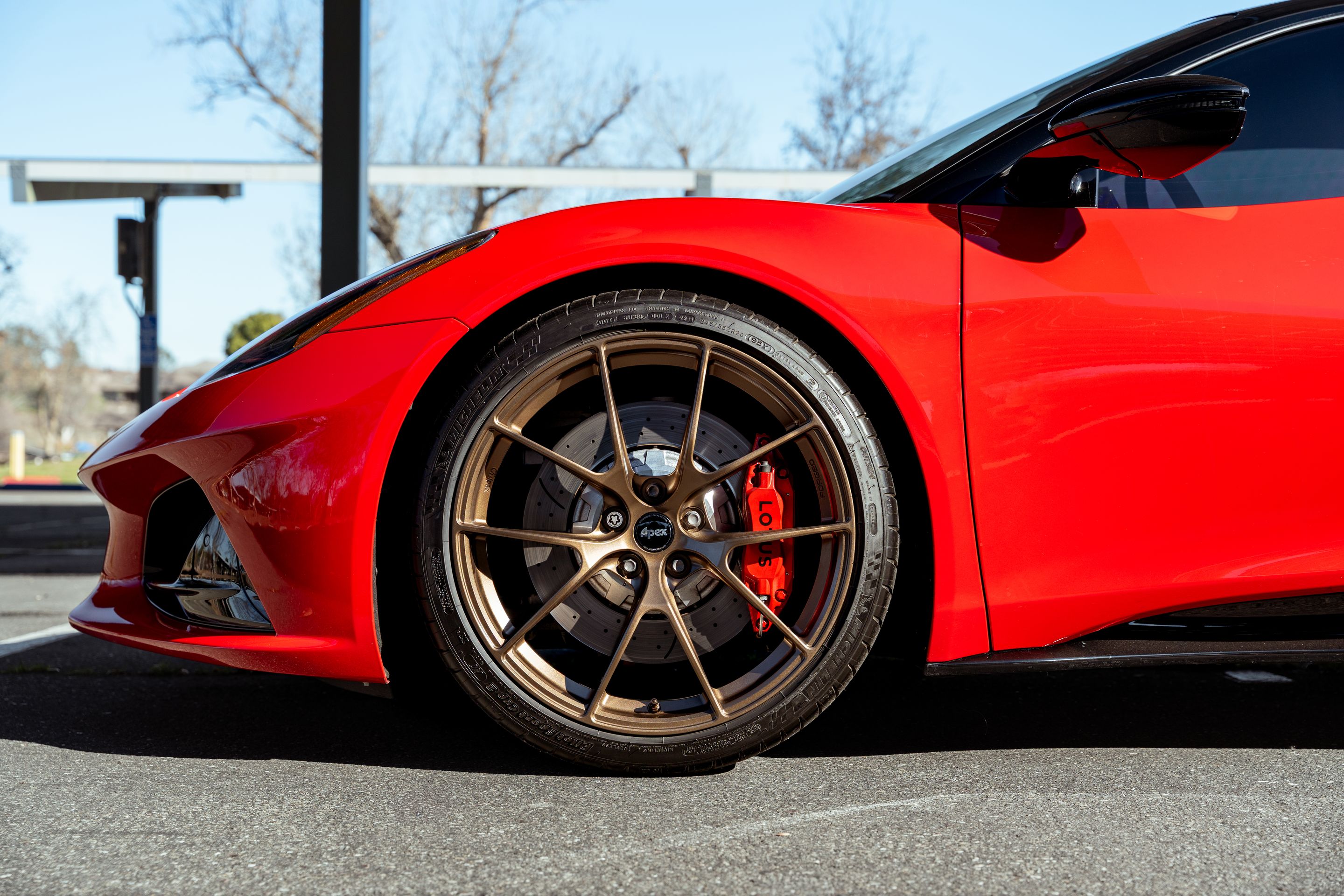 Red Lotus Emira with 20" VS-5RS Apex wheels in Anthracite