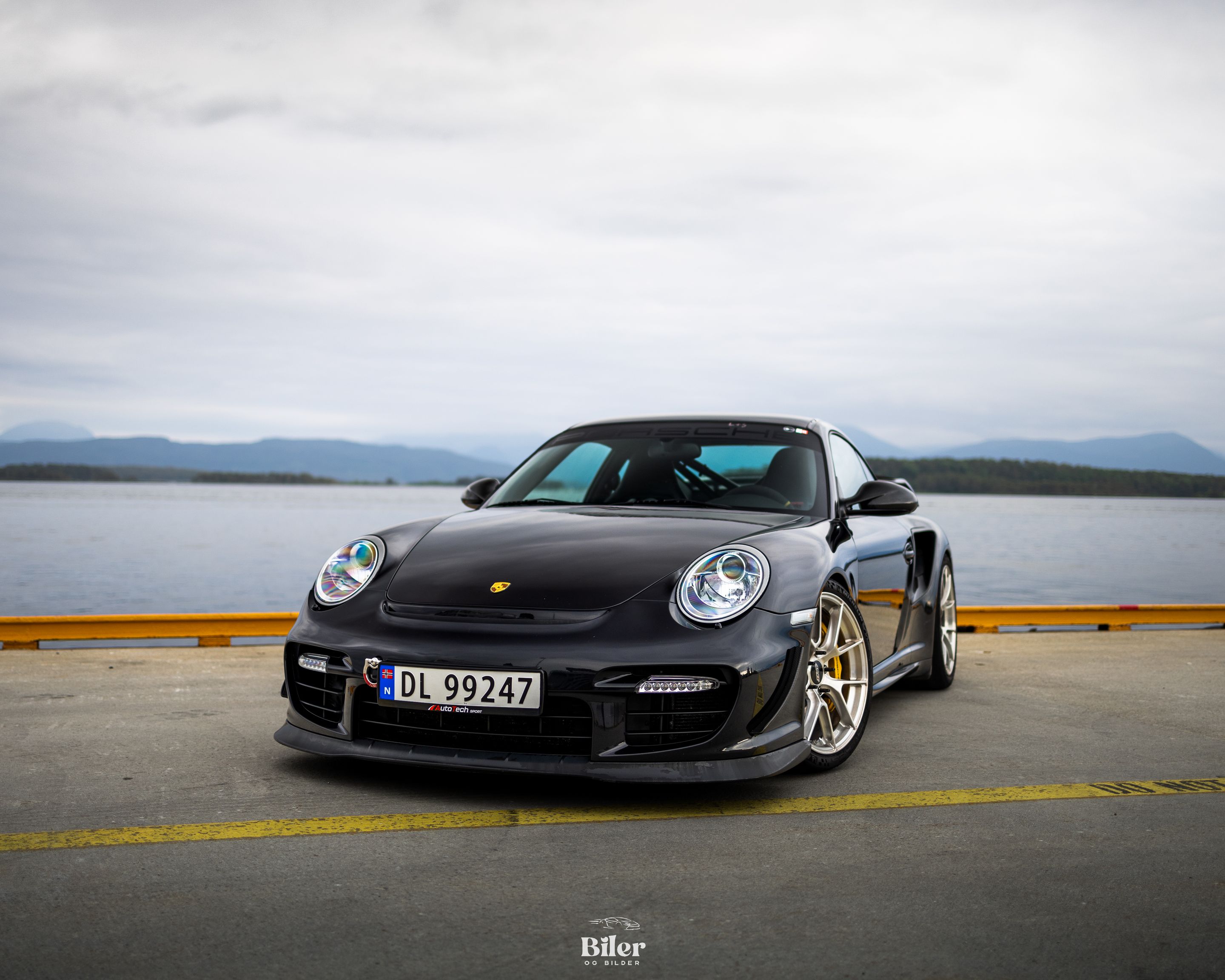 Black Porsche 911 997 GT2 with 19" VS-5RS Apex wheels in Brushed Clear