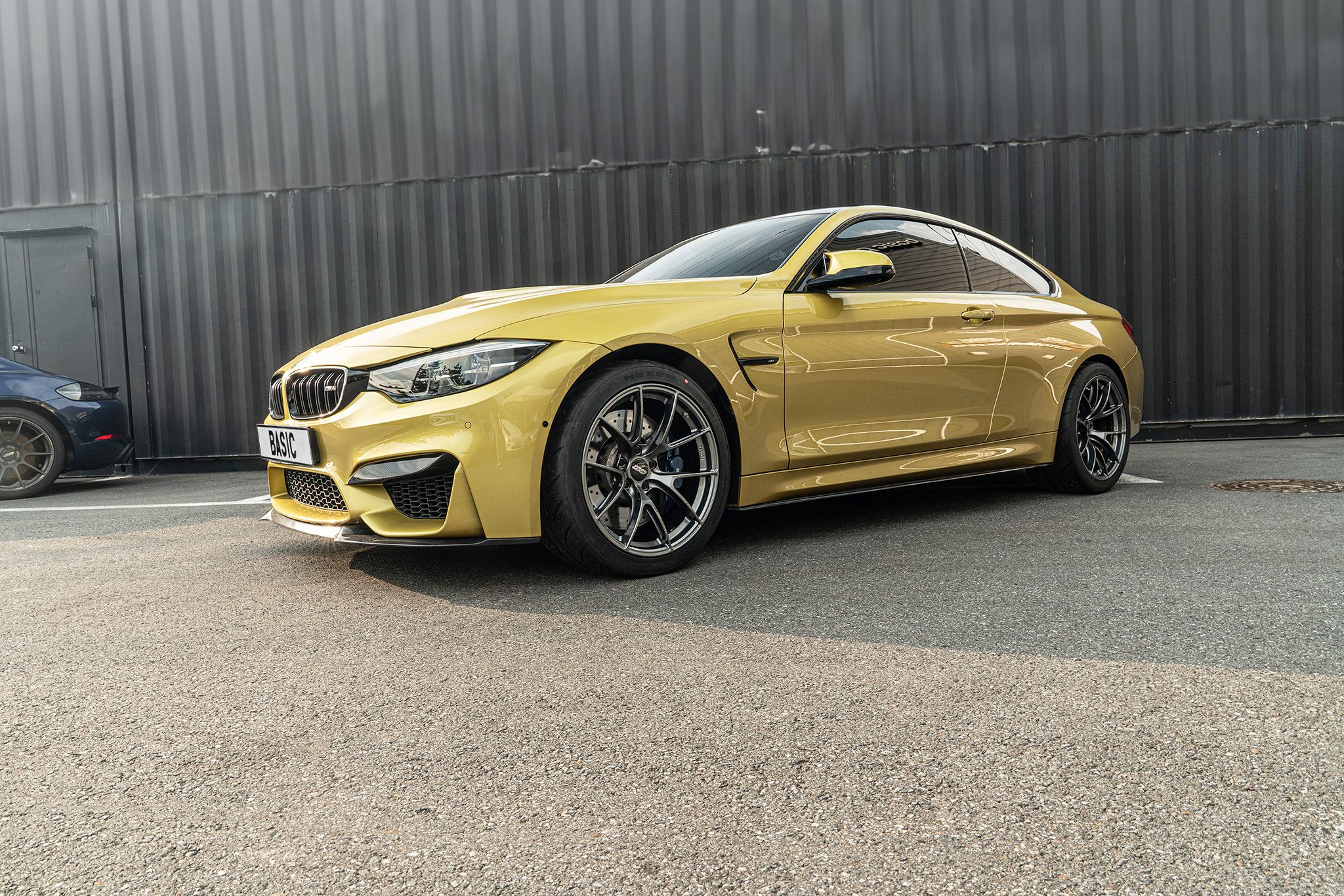 Yellow BMW F82 Coupe M4 with 19" VS-5RS Apex wheels in Anthracite