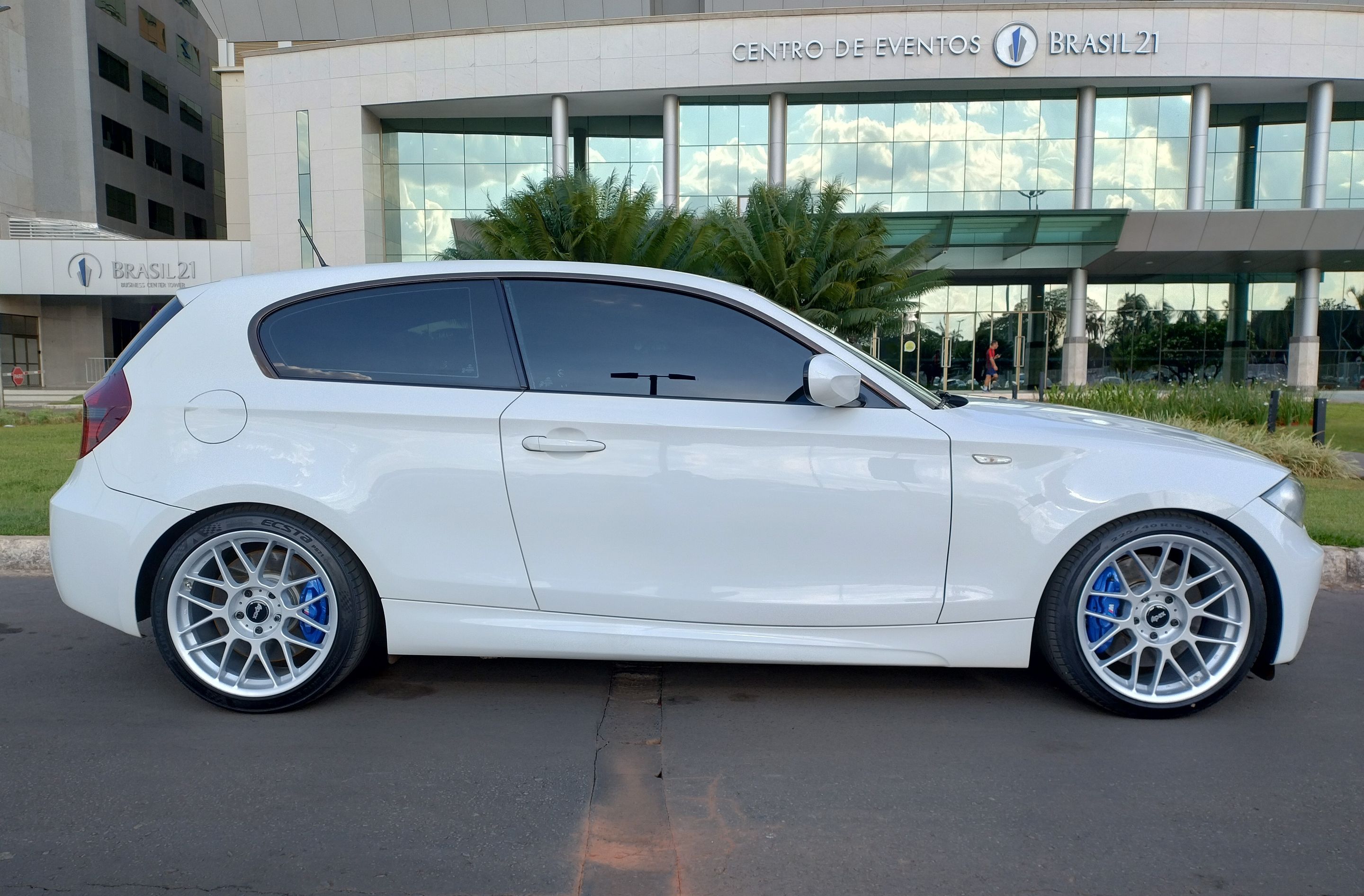 White BMW F20 Hatchback 1 Series with 18" ARC-8 Apex wheels in Race Silver
