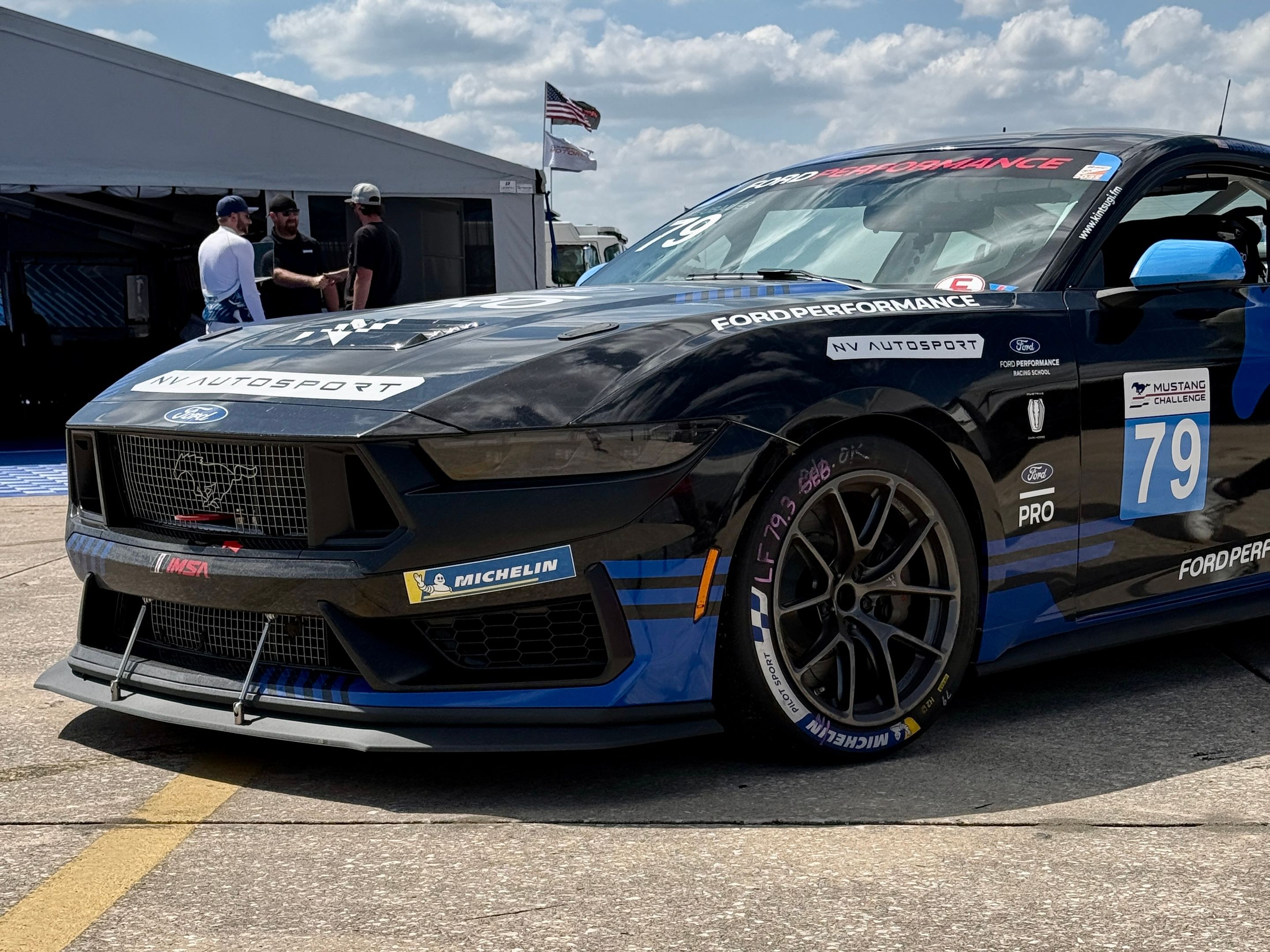 Black Ford Performance Mustang Dark Horse R with 18" VS-5RE Apex wheels in Anthracite