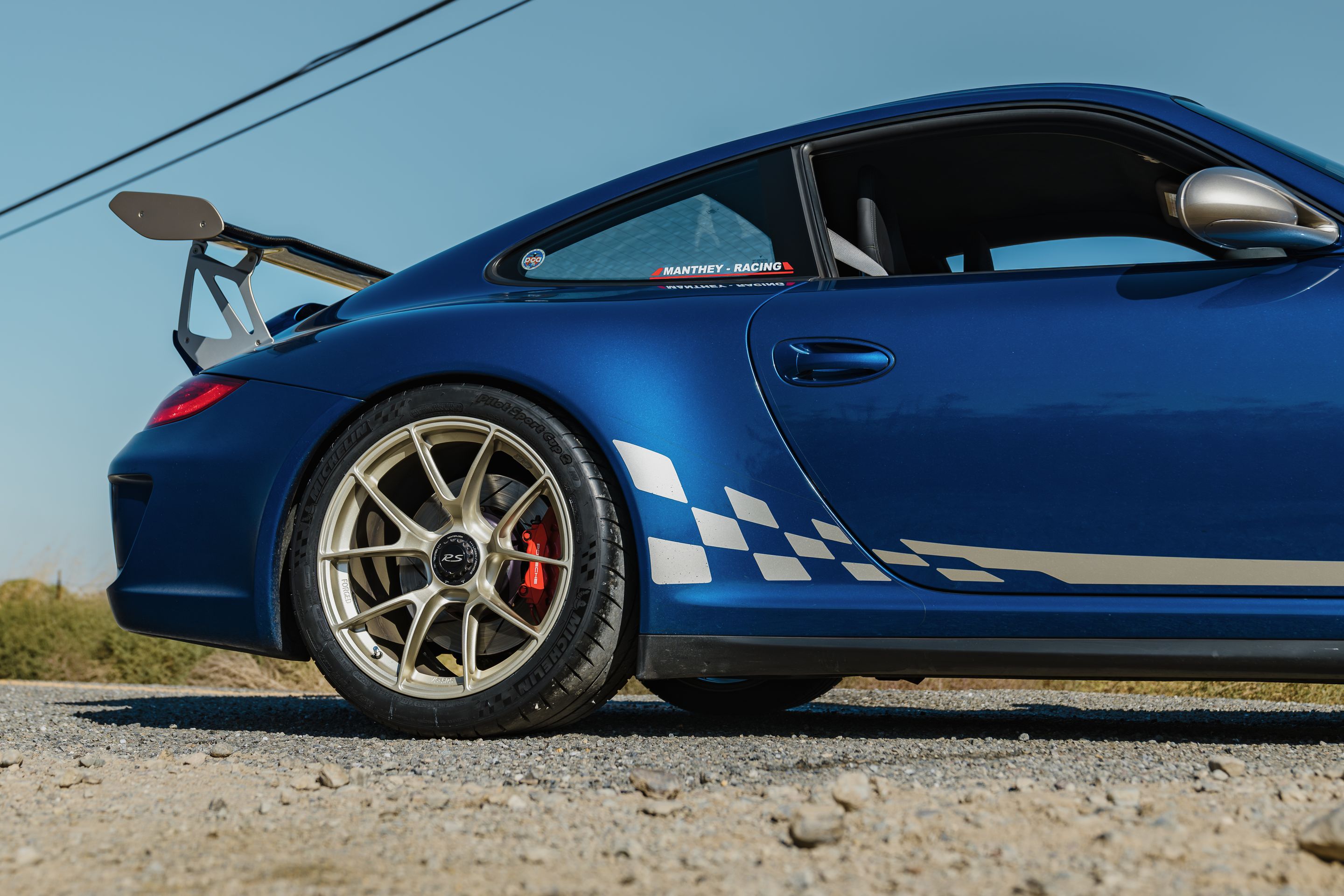 Blue Porsche 911 997 GT3 RS with 19" VS-5RS Apex wheels in Motorsport Gold