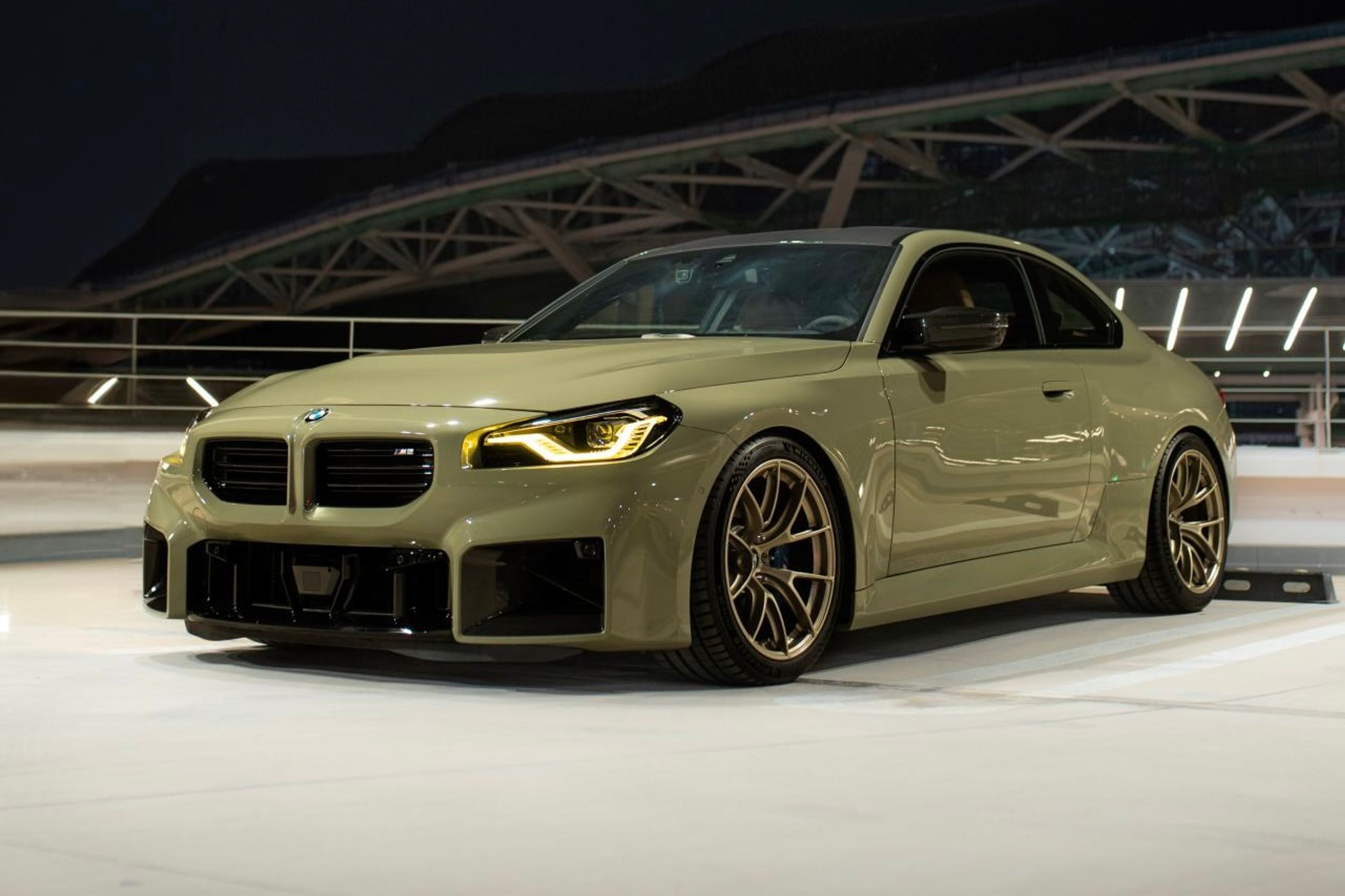 Green BMW G87 M2 with 19" VS-5RS Apex wheels in Motorsport Gold