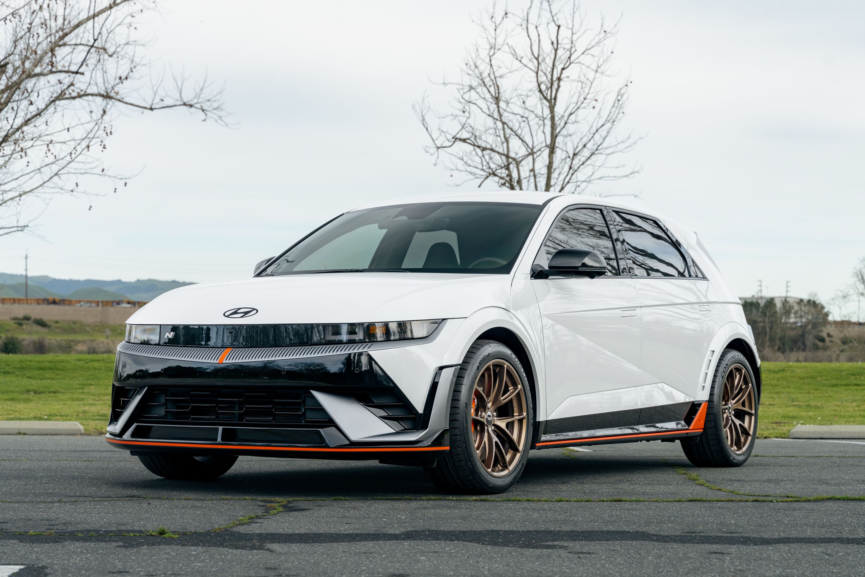 White Hyundai IONIQ 5 N with 20" VS-5RX Apex wheels in Satin Bronze