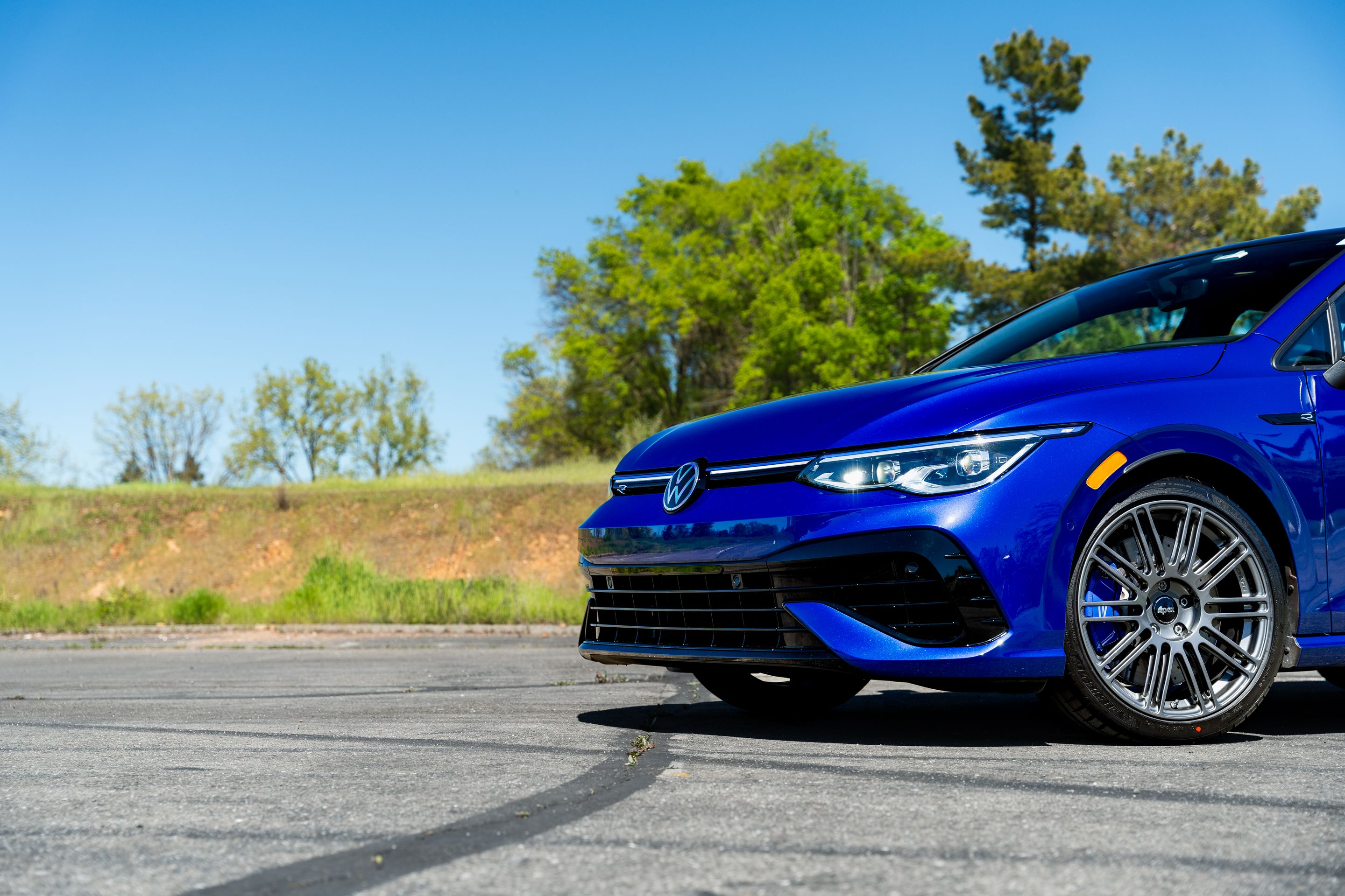 Blue VW MK8 Golf R with 18" TC-10RT Apex wheels in Anthracite