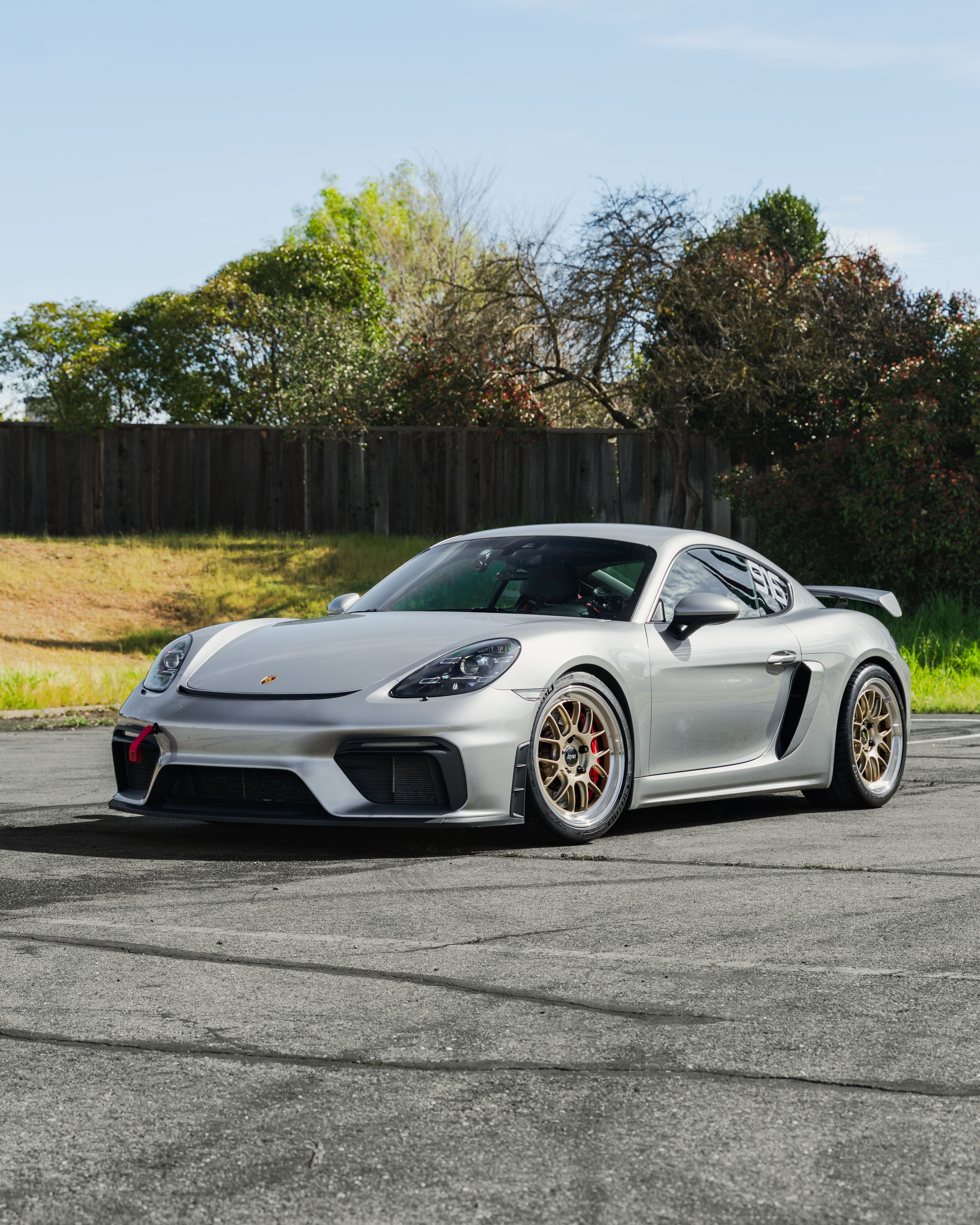 Porsche 718 Cayman GT4 with 19