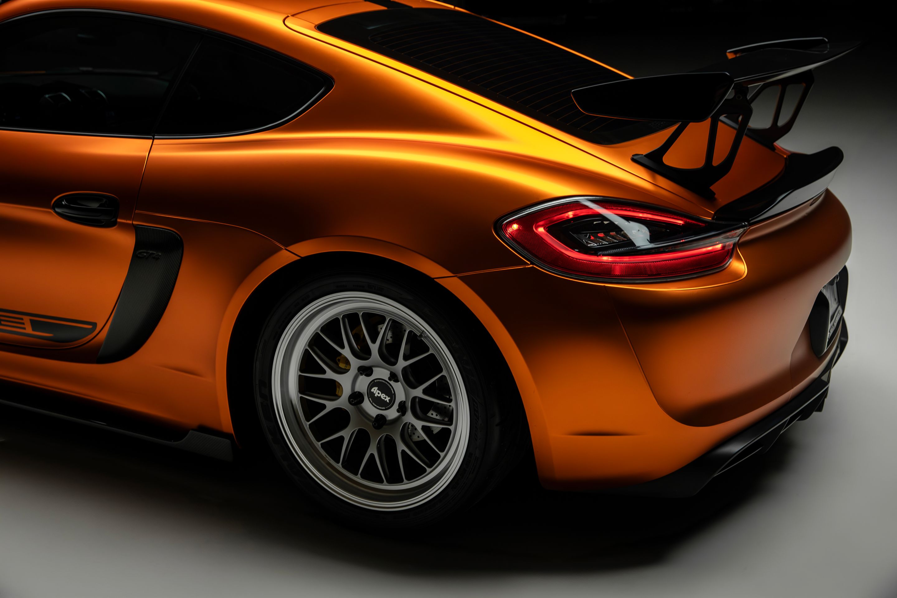 Orange Porsche 981 Cayman GT4 with 19" ML-10RT Apex wheels in Machined Lip Race Silver