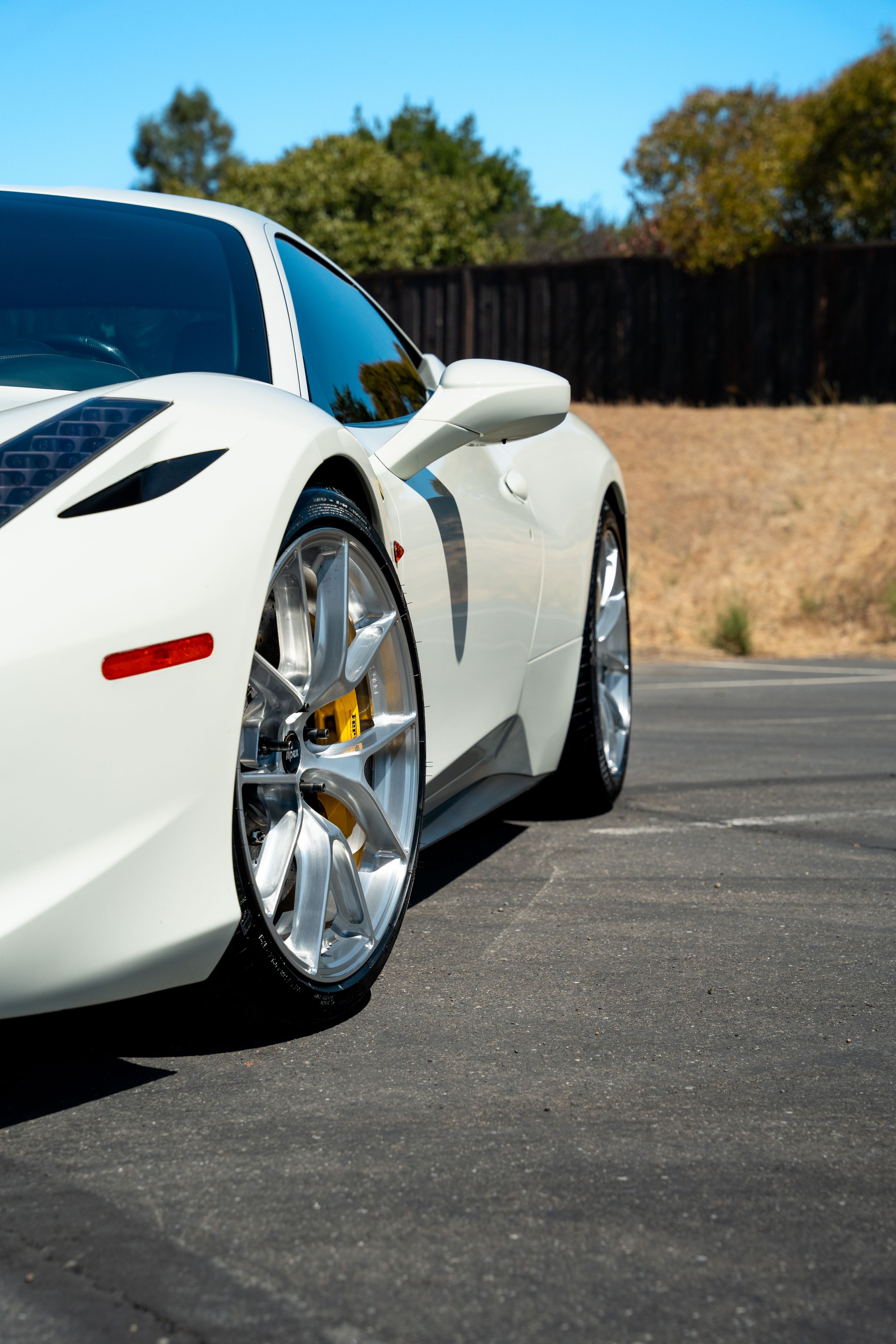 White Ferrari 458 Italia with 20" VS-5RS Apex wheels in Brushed Clear