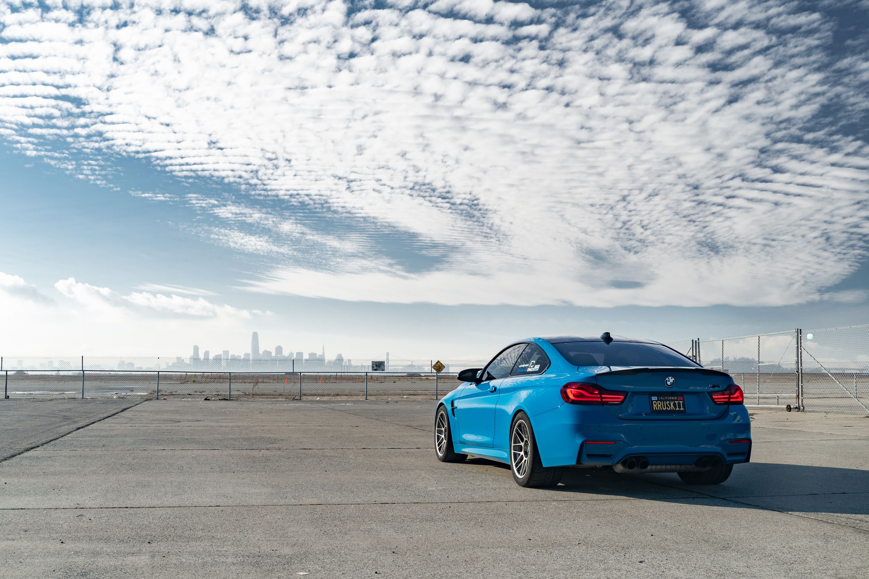 Blue BMW F82 Coupe M4 with 18" ARC-8 Apex wheels in Anthracite