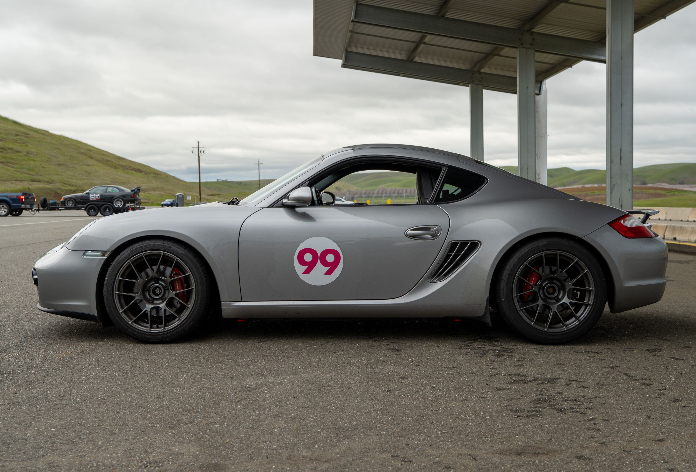 Silver Porsche 987 Cayman S with 18" EC-7RS Apex wheels in Anthracite