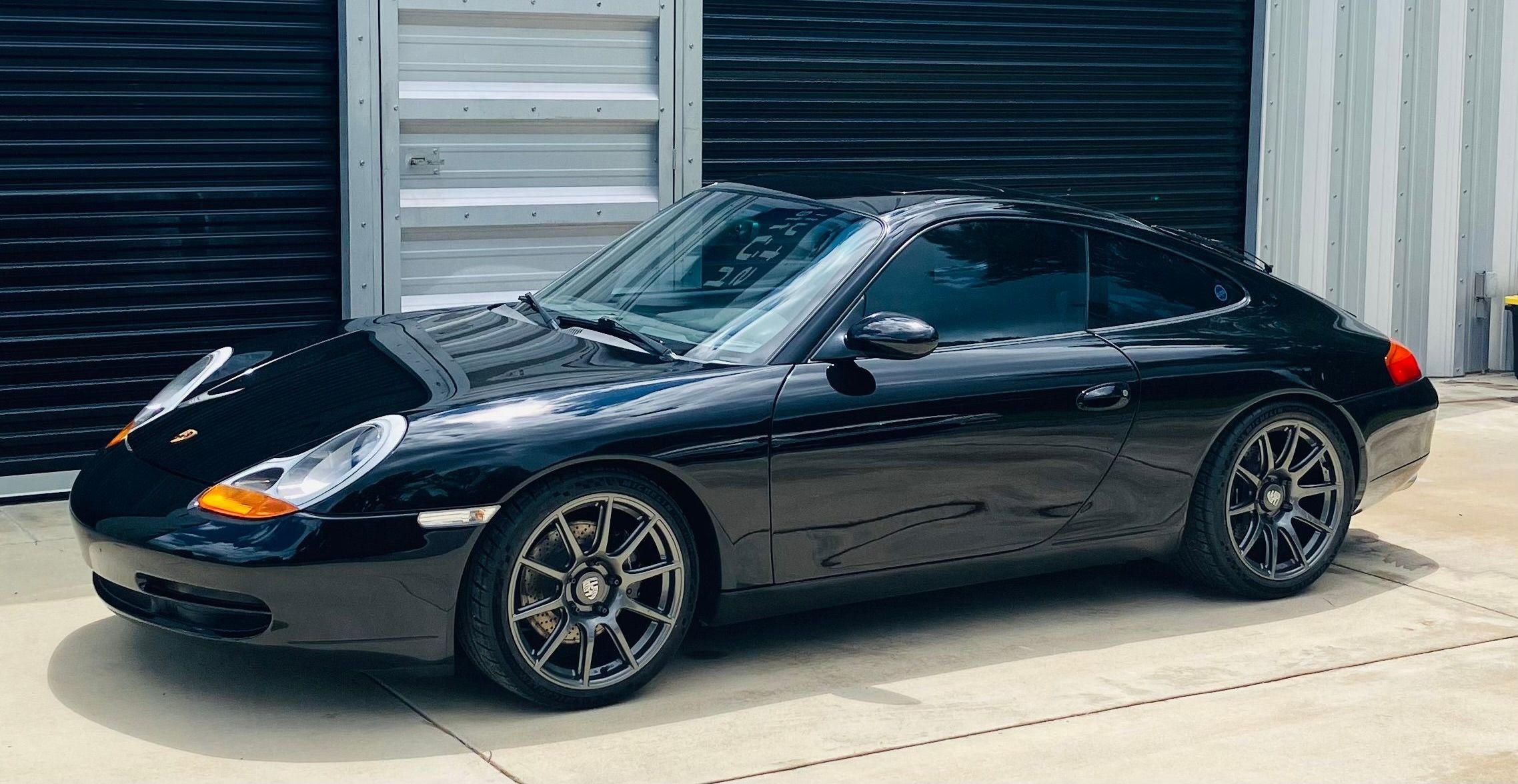 Black Porsche 911 996 Carrera with 18" SM-10 Apex wheels in Anthracite