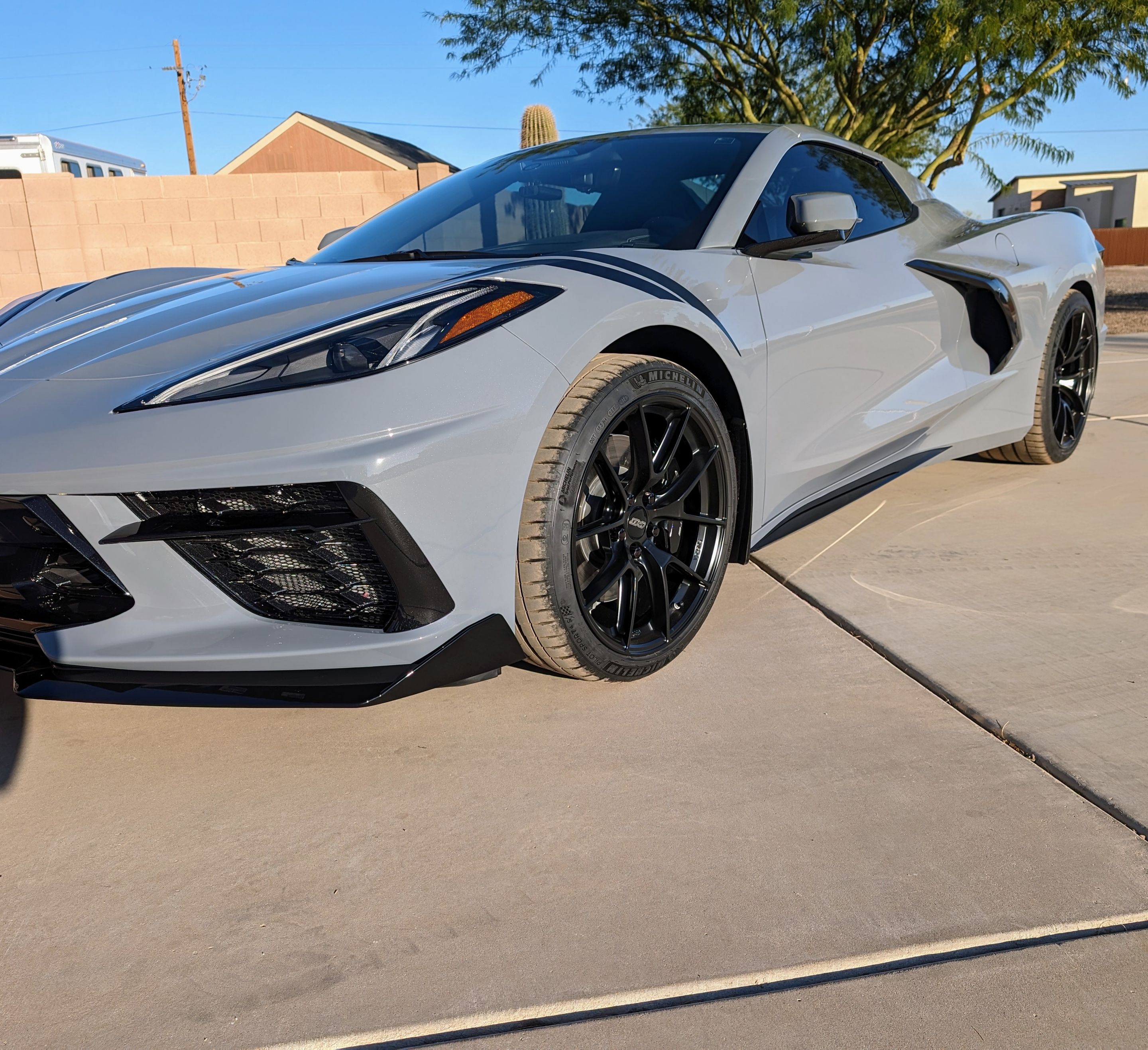 Grey Chevrolet C8 Corvette Stingray/Z51 with 19"/20" VS-5RS Apex wheels in Satin Black