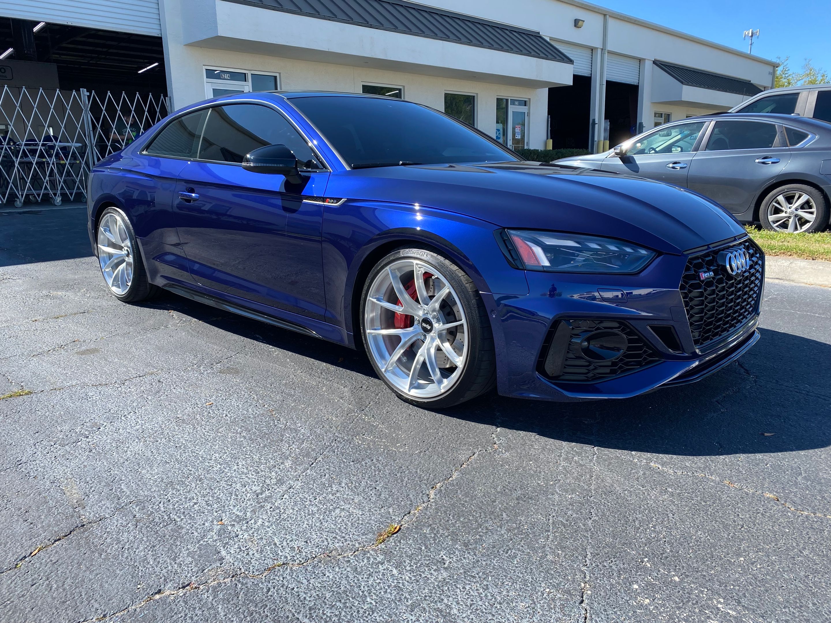 Blue Audi B9 RS 5 Coupe with 20" VS-5RS Apex wheels in Brushed Clear
