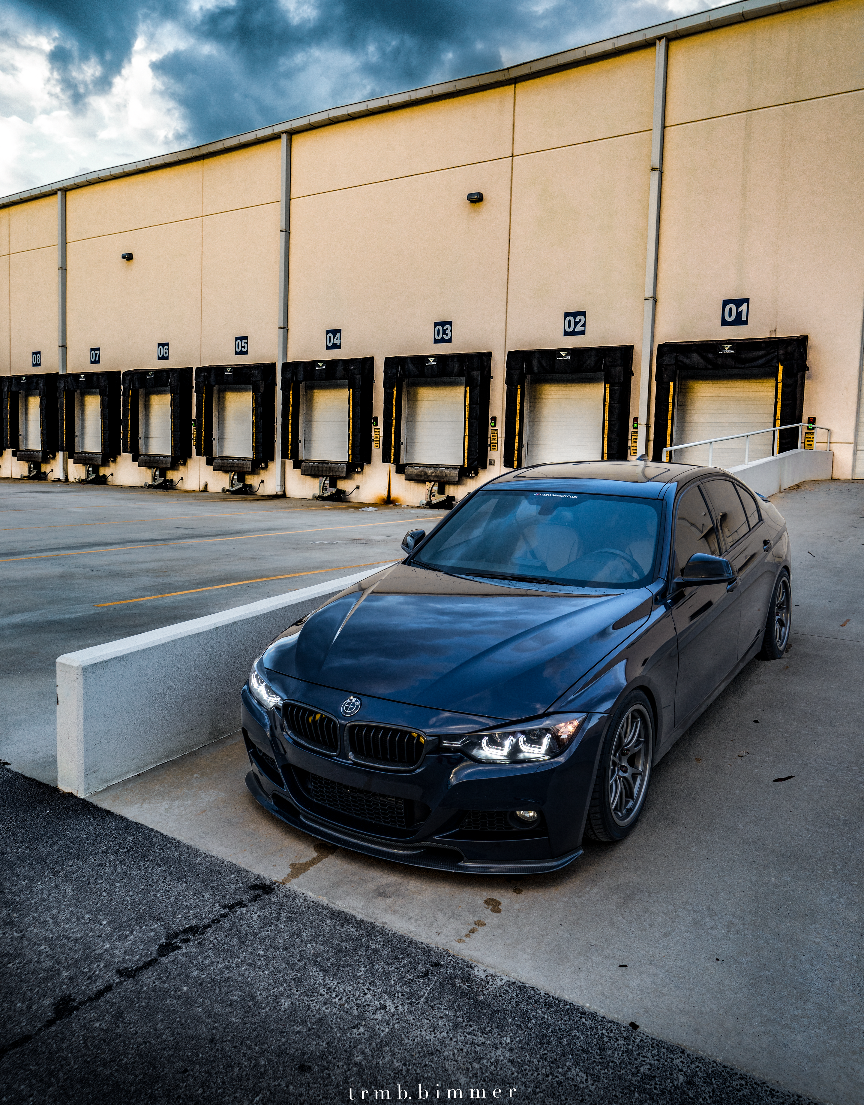 Black BMW F30 Sedan 3 Series with 18" FL-5 Apex wheels in Anthracite