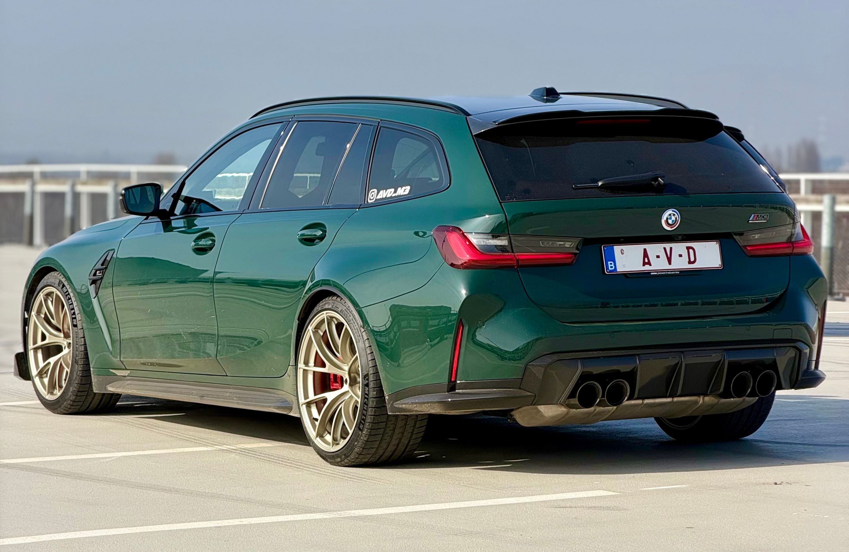 Green BMW G80 M3 with 19"/20" VS-5RS Apex wheels in Motorsport Gold
