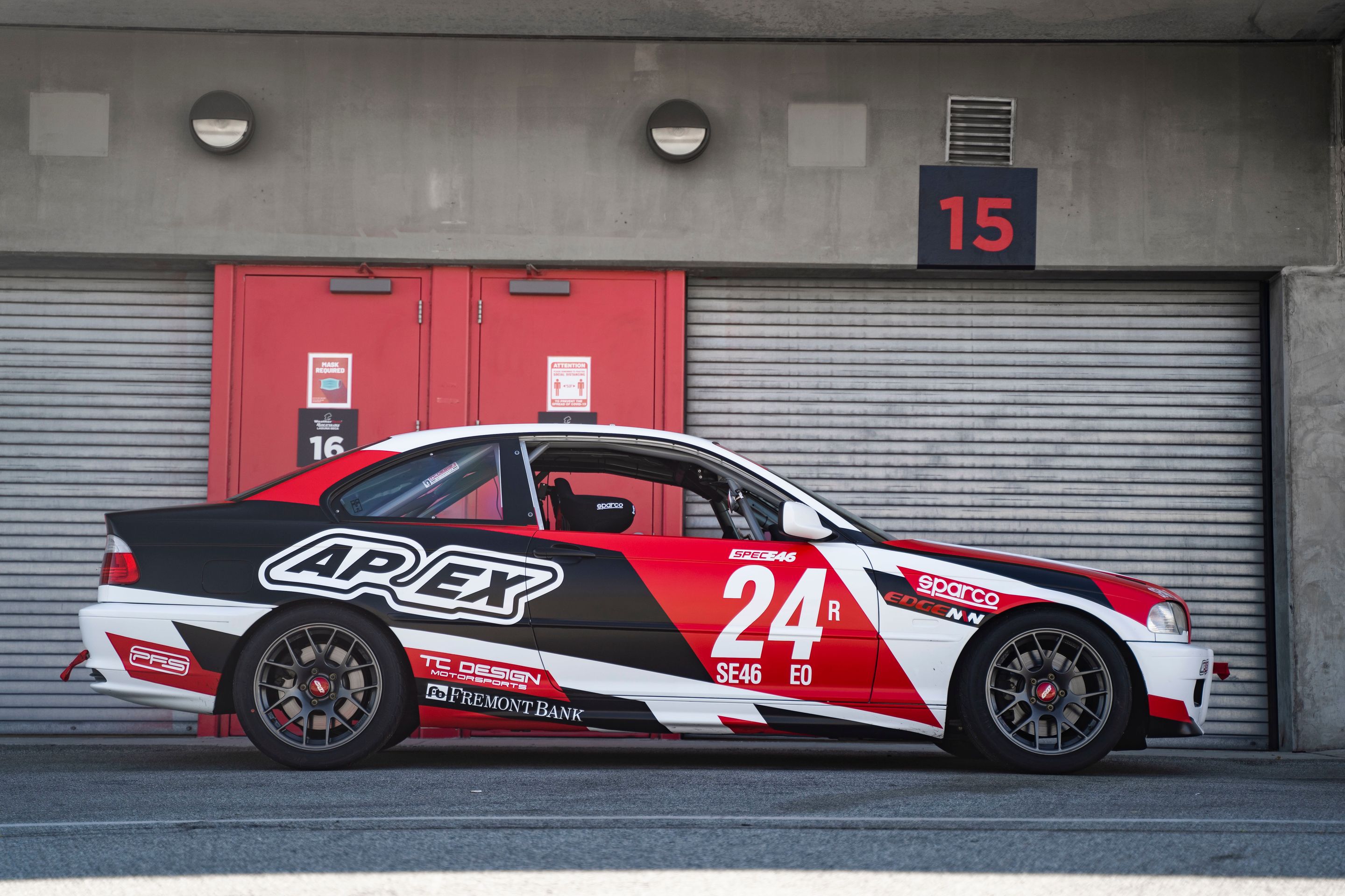 Multicolor BMW Spec E46 with 17" EC-7R Apex wheels in Anthracite