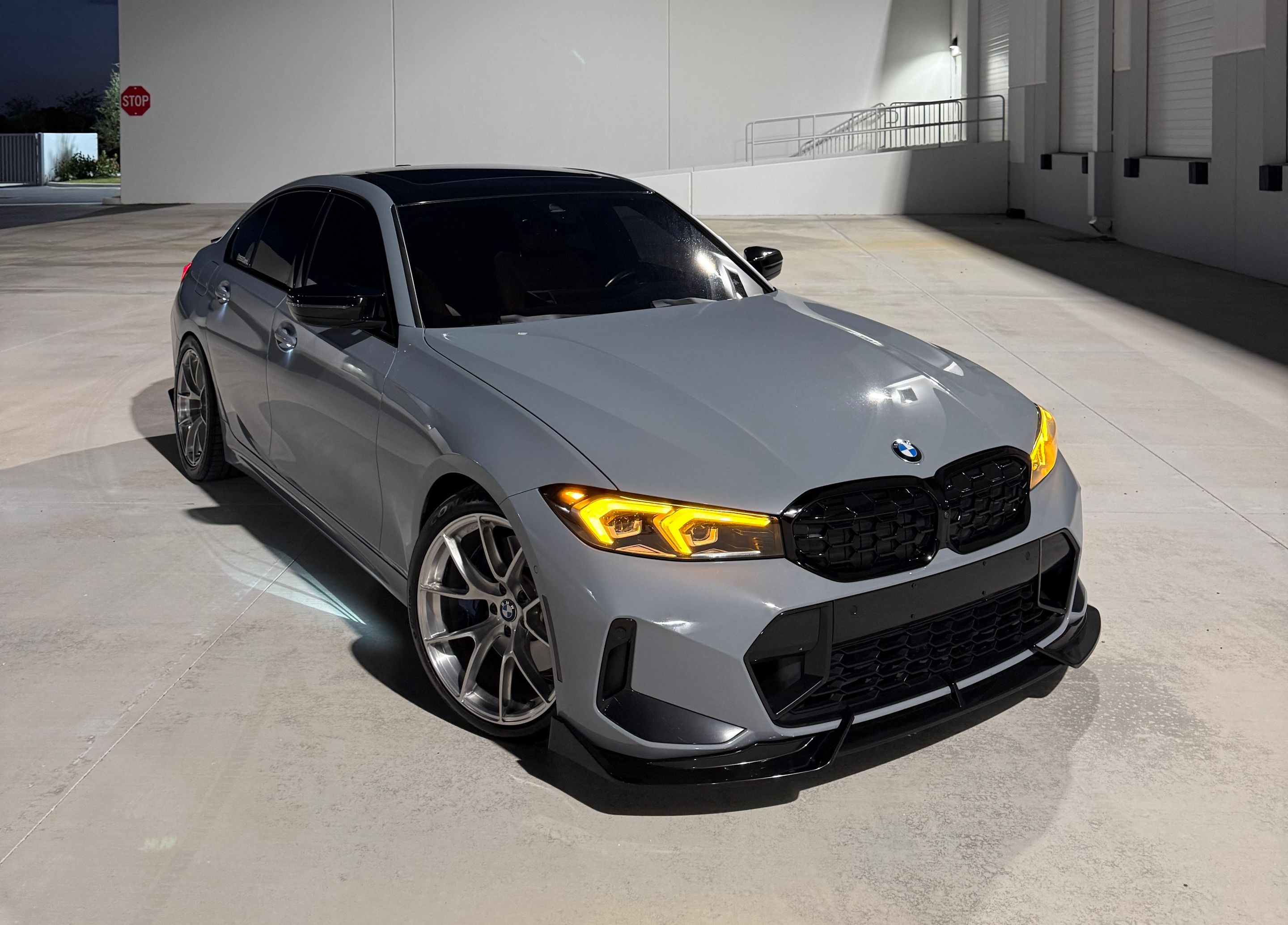 Grey BMW G20 Sedan 3 Series with 19" VS-5RS Apex wheels in Brushed Clear