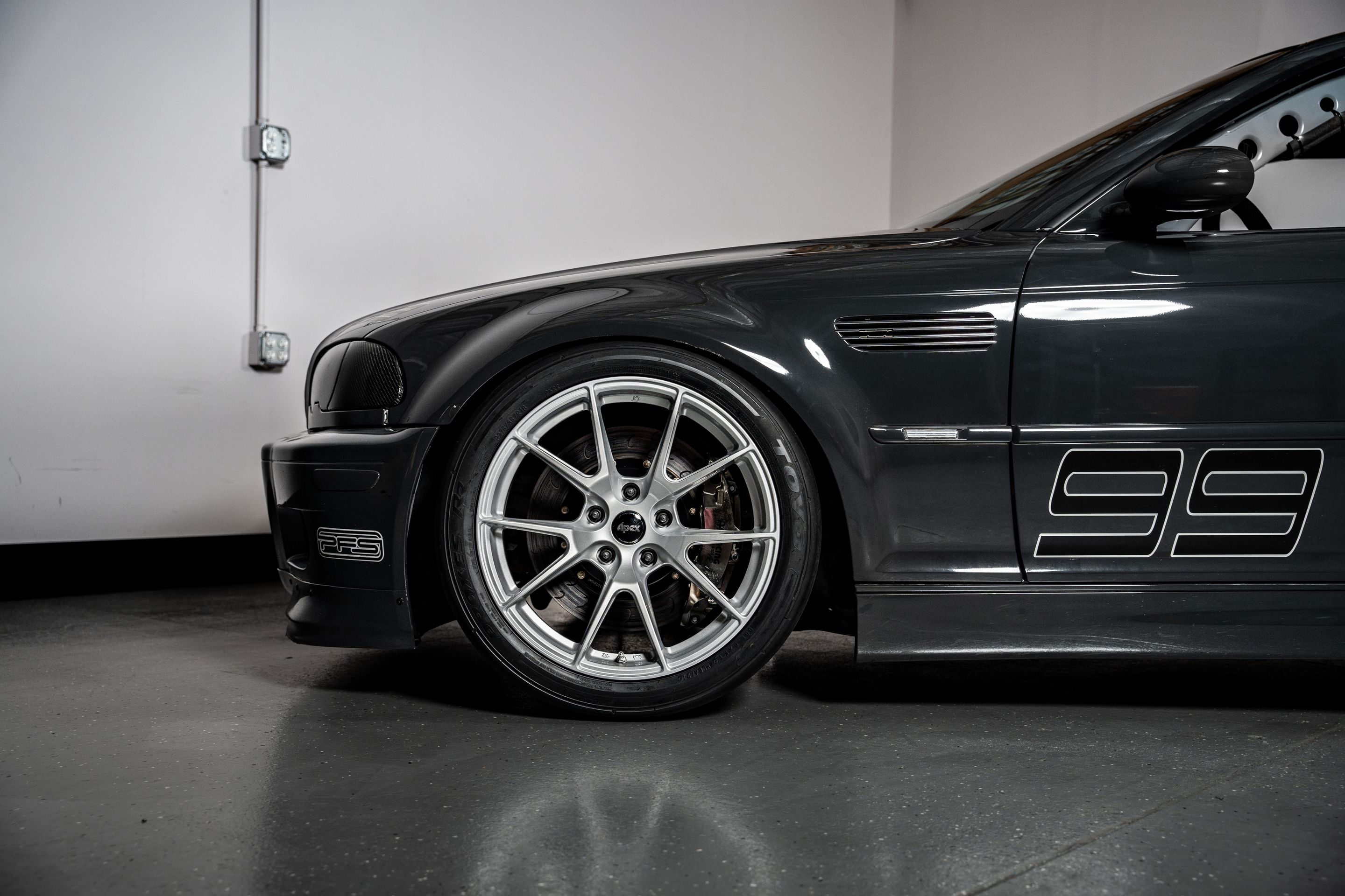 Grey BMW E46 M3 with 18" VS-5 Apex wheels in Race Silver