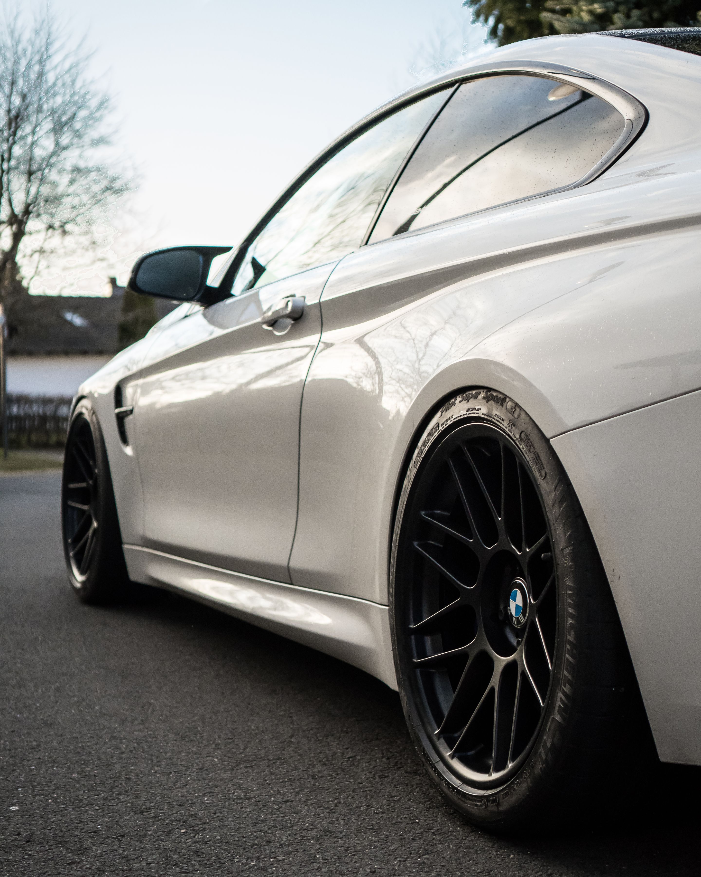 White BMW F82 Coupe M4 with 19" ARC-8 Apex wheels in Satin Black