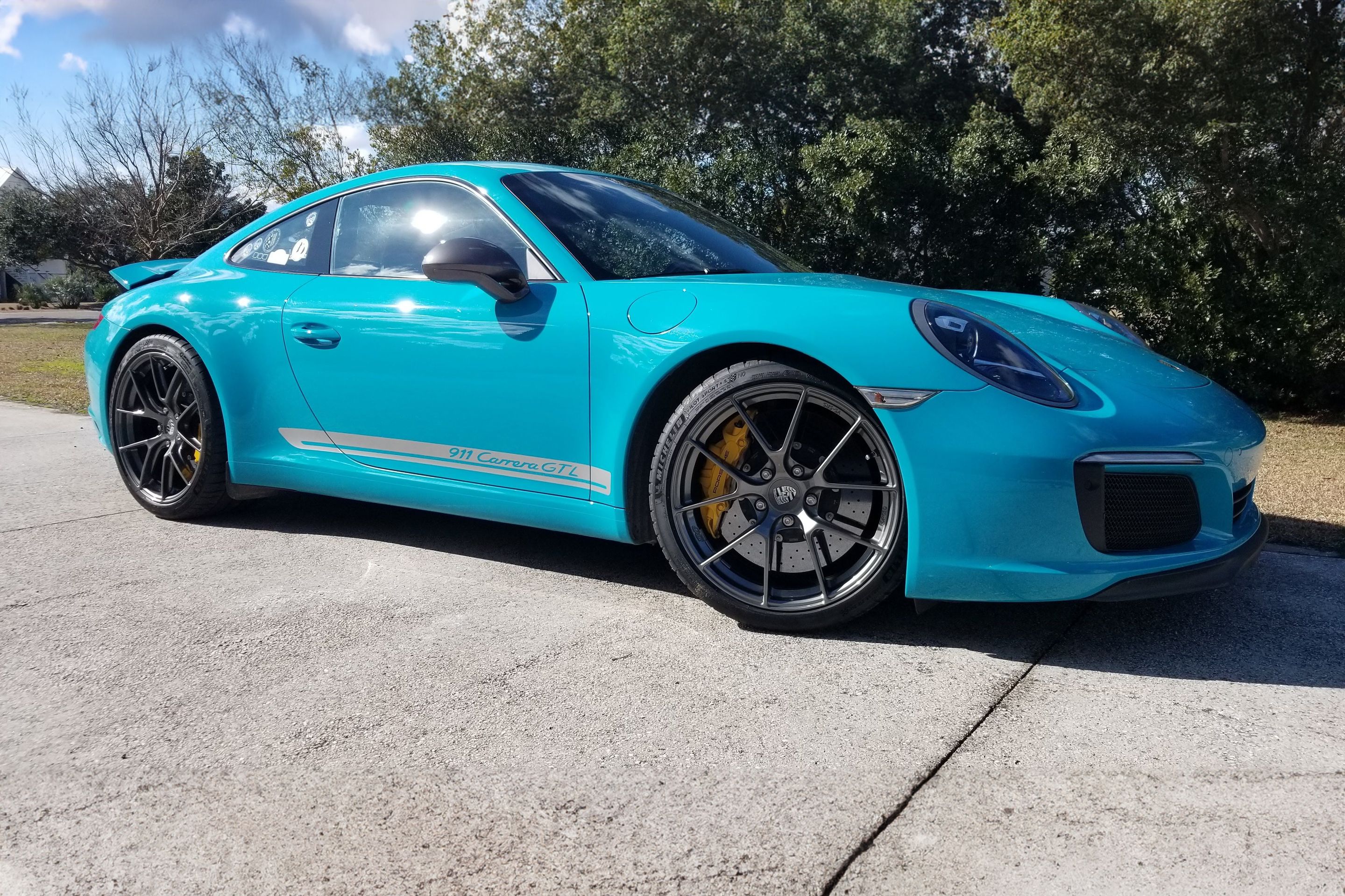 Blue Porsche 911 991.2 Carrera T with 20" VS-5RS Apex wheels in Anthracite