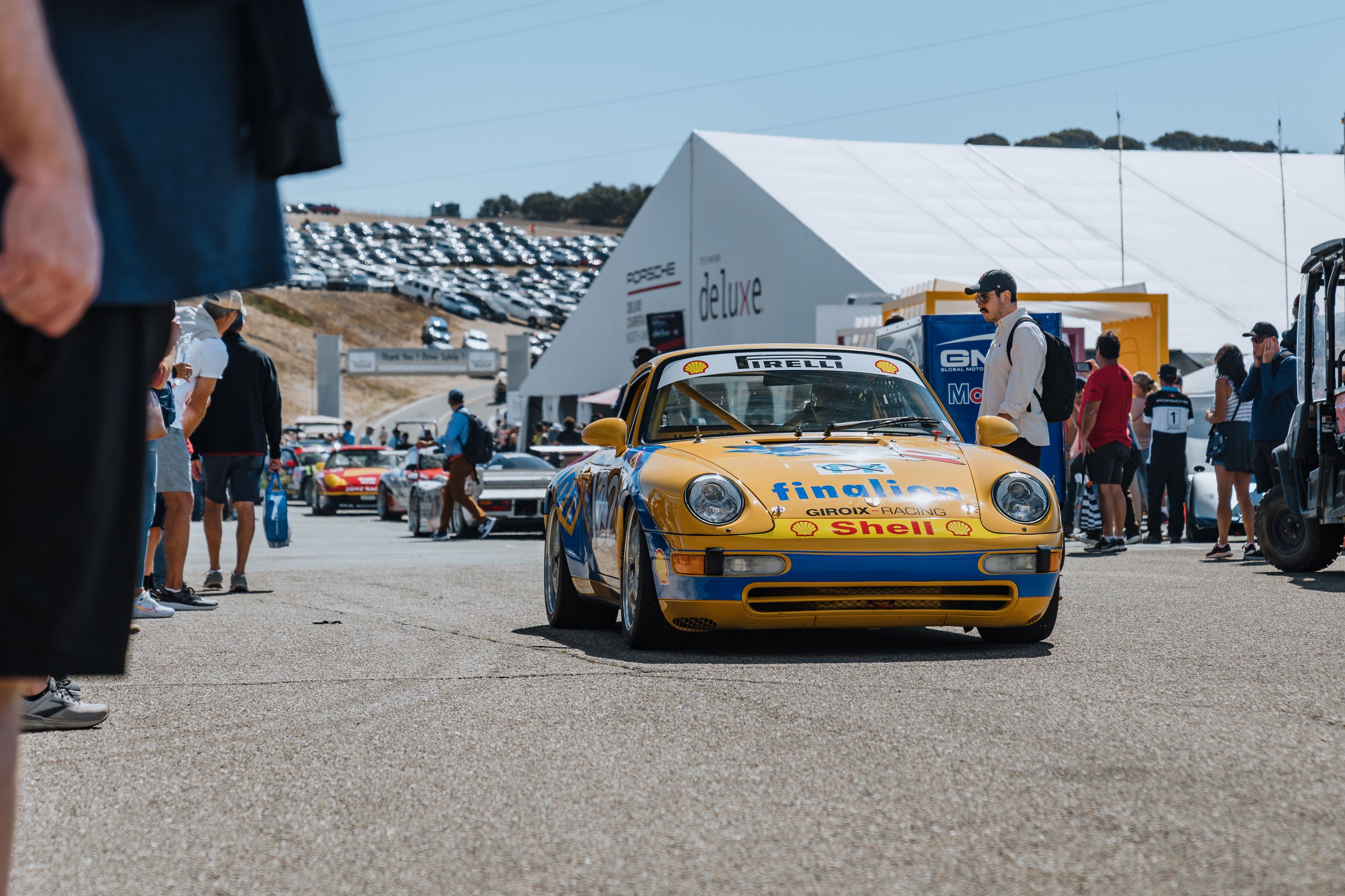 White Porsche 911 996 GT2 with 18" EC-7RS Apex wheels in Anthracite