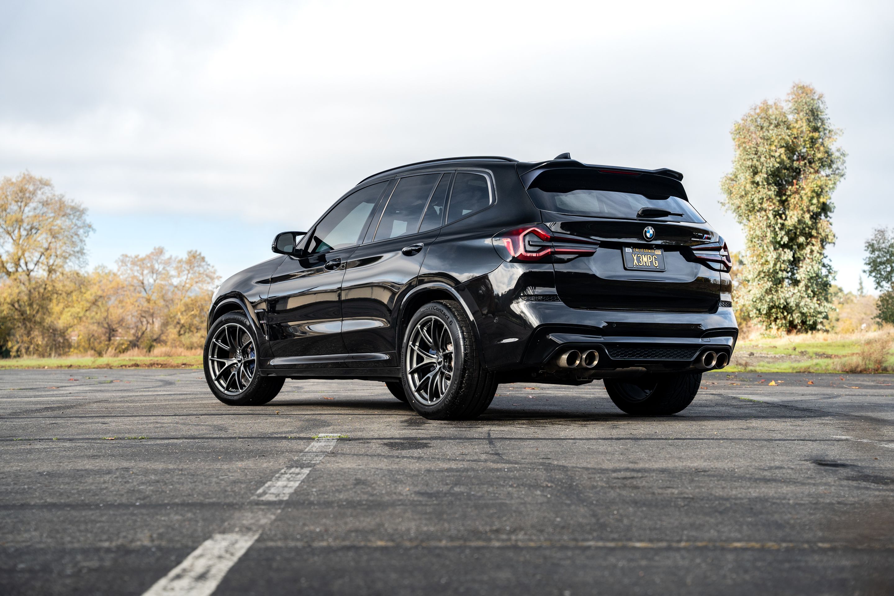 Black BMW F97 X3M with 20" VS-5RX Apex wheels in Anthracite