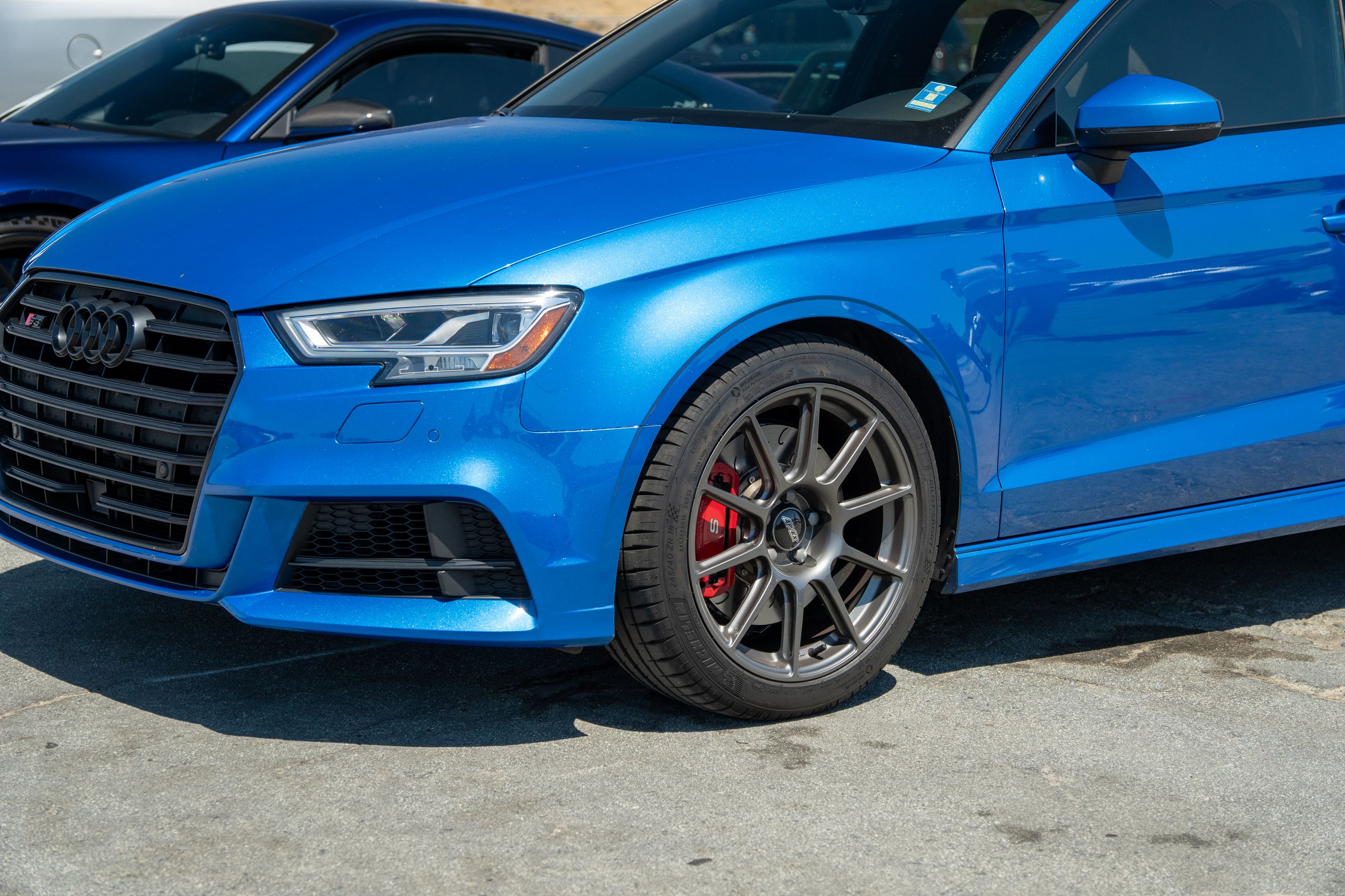 Blue Audi 8V S3 with 18" SM-10 Apex wheels in Anthracite