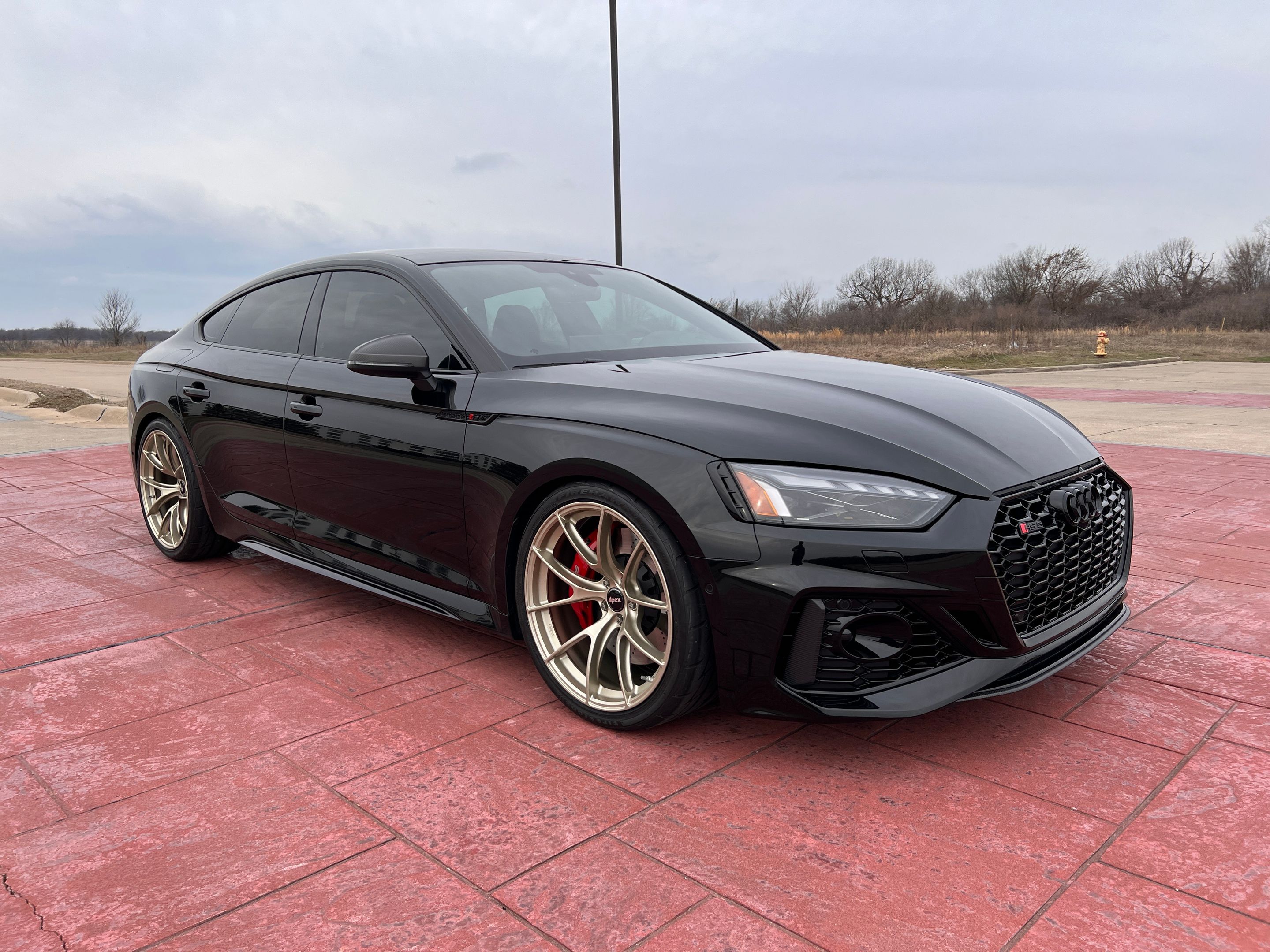 Black Audi B9 RS 5 Sportback with 20" VS-5RS Apex wheels in Motorsport Gold