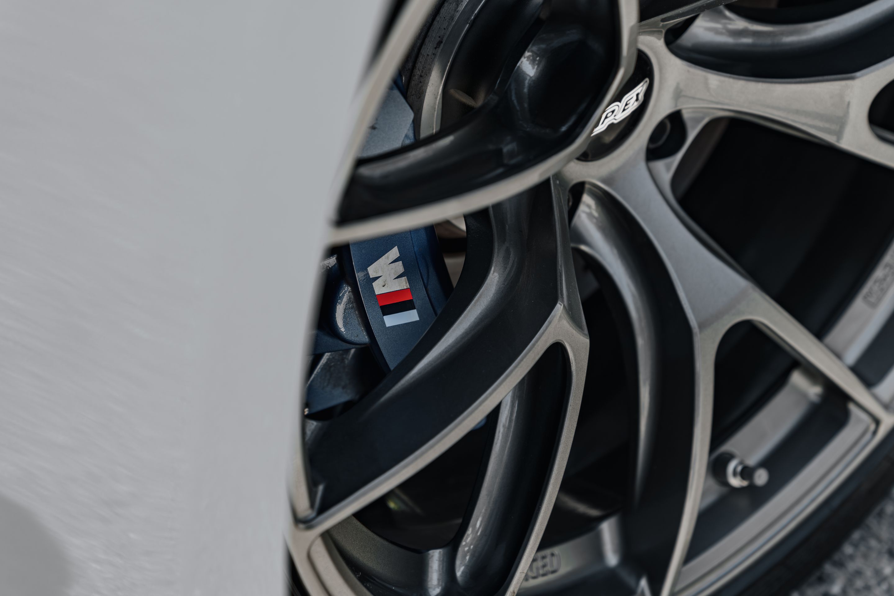 Grey BMW G87 M2 with 19"/20" VS-5RS Apex wheels in Anthracite