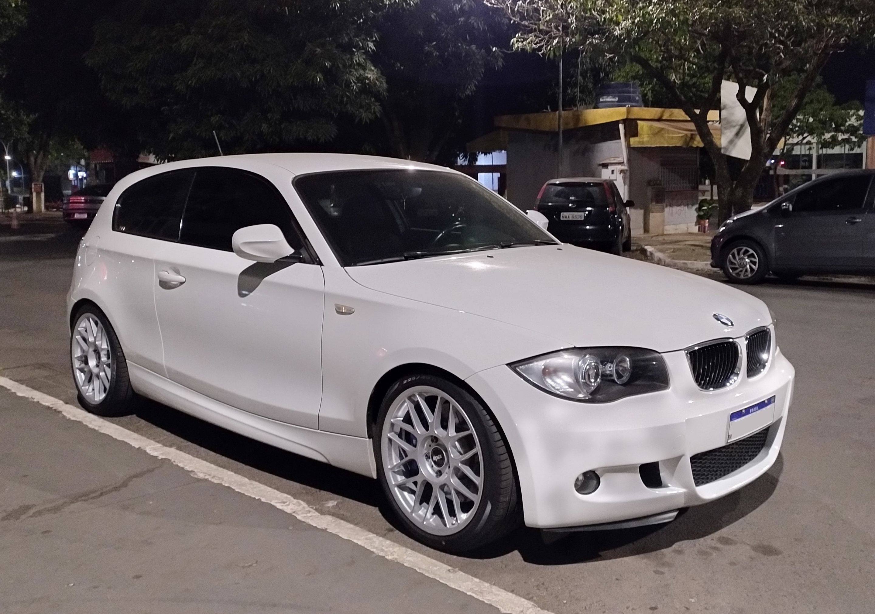 White BMW F20 Hatchback 1 Series with 18" ARC-8 Apex wheels in Race Silver