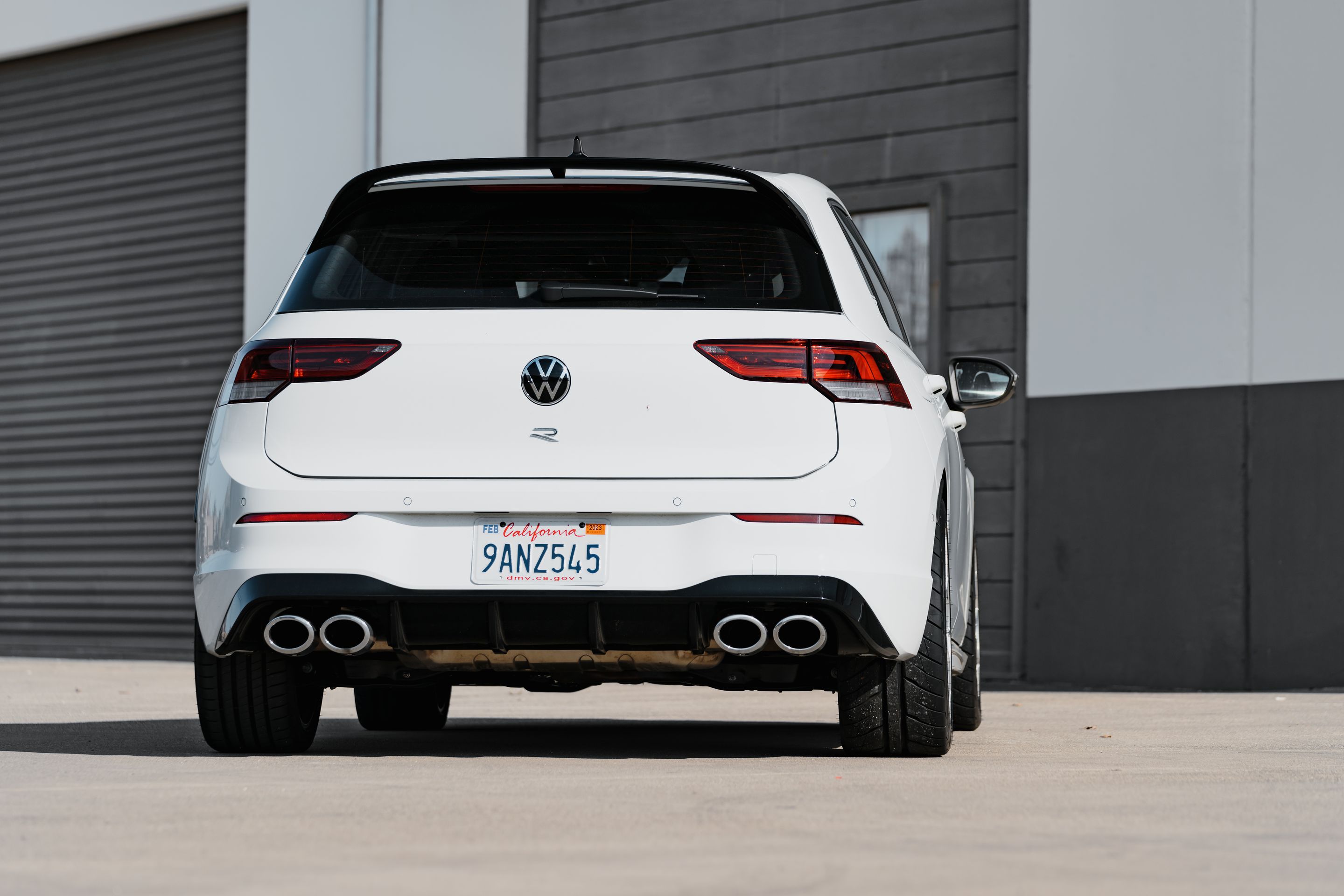 White VW MK8 Golf R with 17" VS-5RS Apex wheels in Brushed Clear