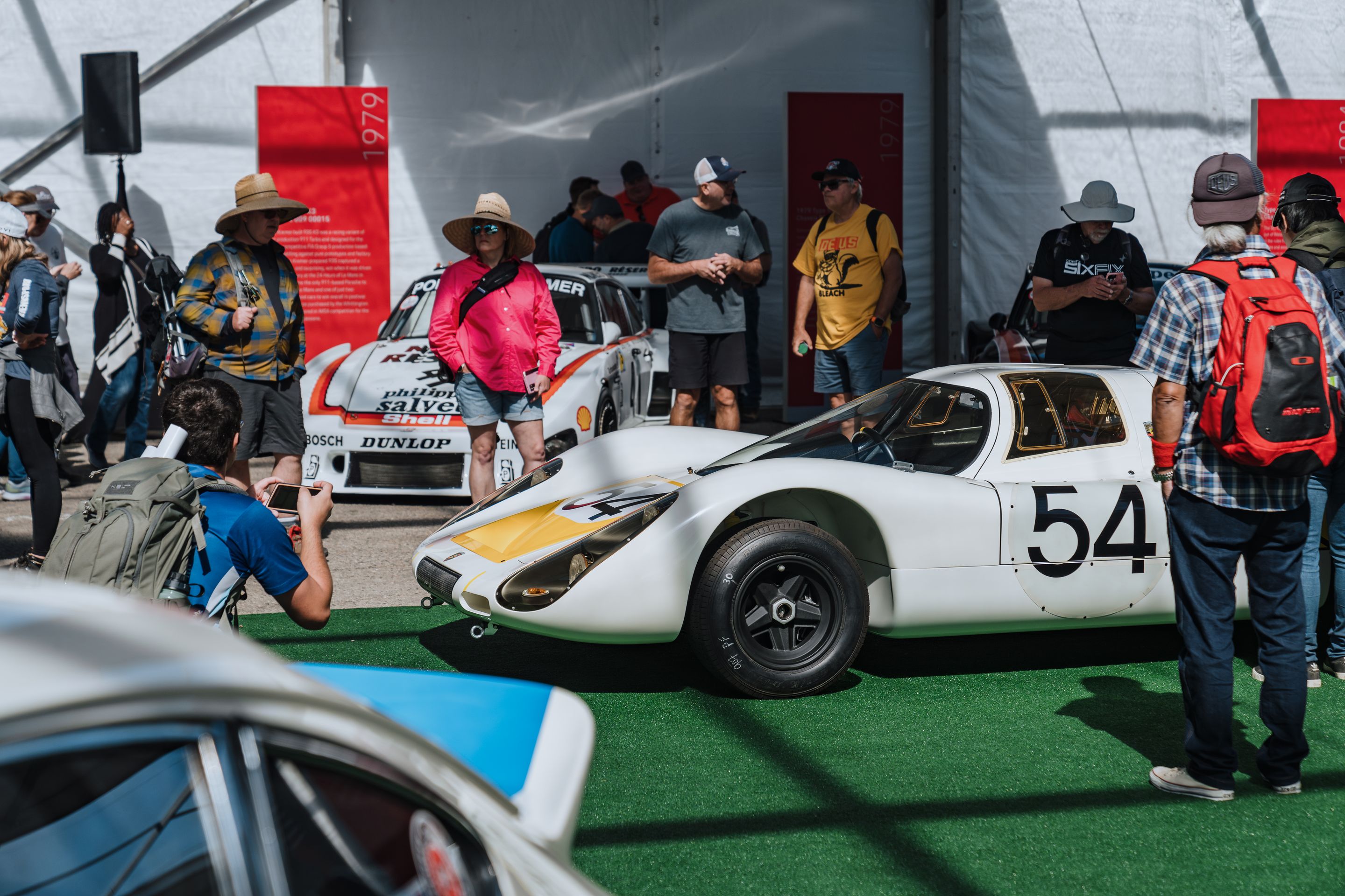 White Porsche 911 996 GT2 with 18" EC-7RS Apex wheels in Anthracite