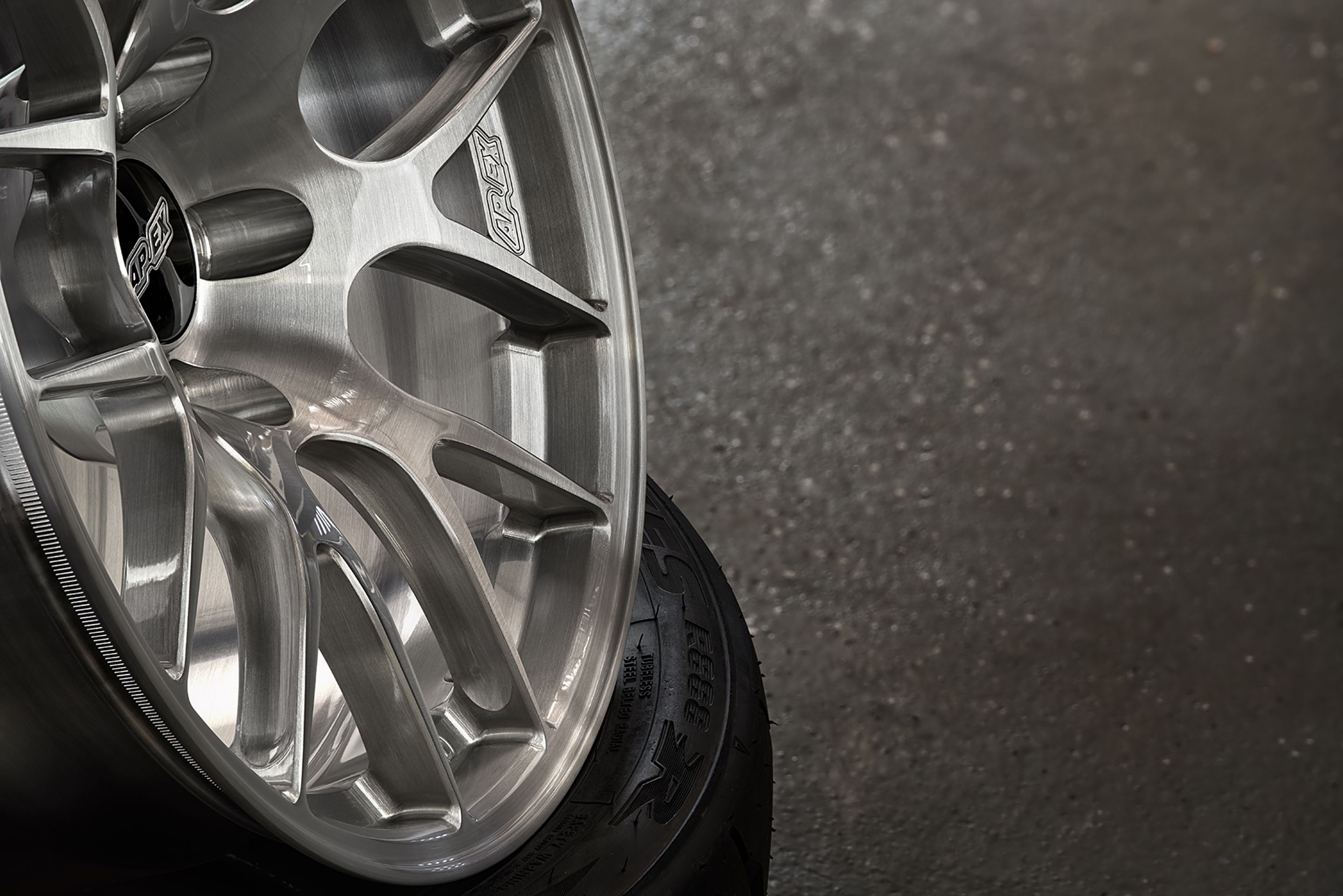 White Porsche 911 996 GT2 with 20" VS-5RS Apex wheels in Brushed Clear