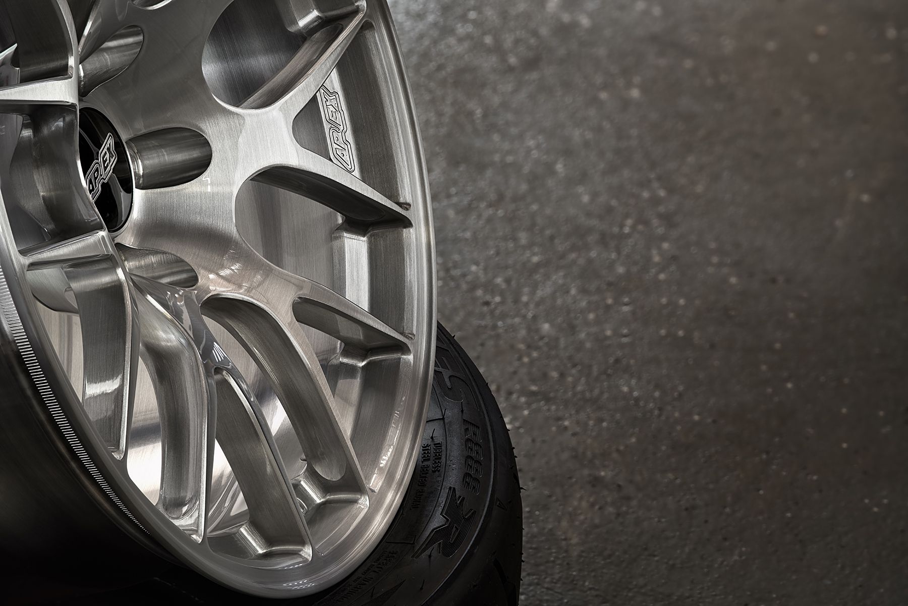 White Porsche 911 996 GT2 with 20" VS-5RS Apex wheels in Brushed Clear