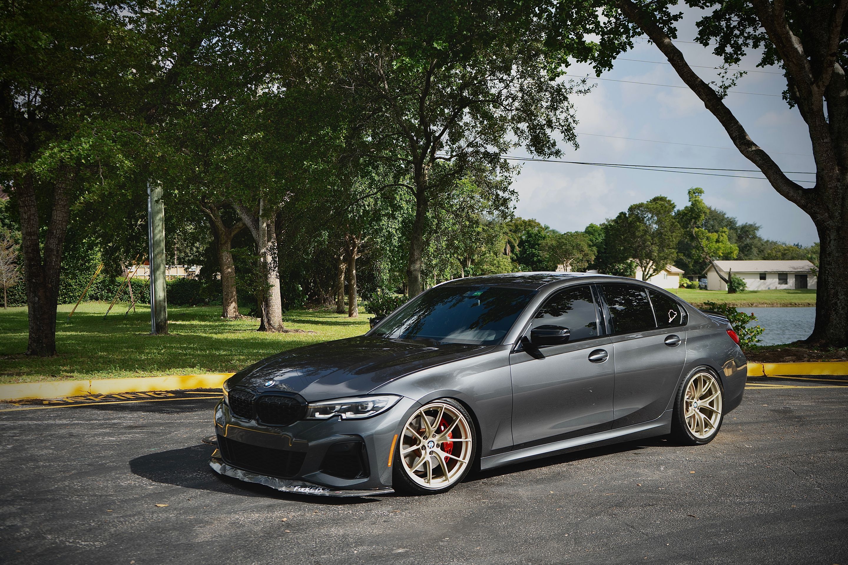 Grey BMW G20 Sedan 3 Series with 19" VS-5RS Apex wheels in Motorsport Gold
