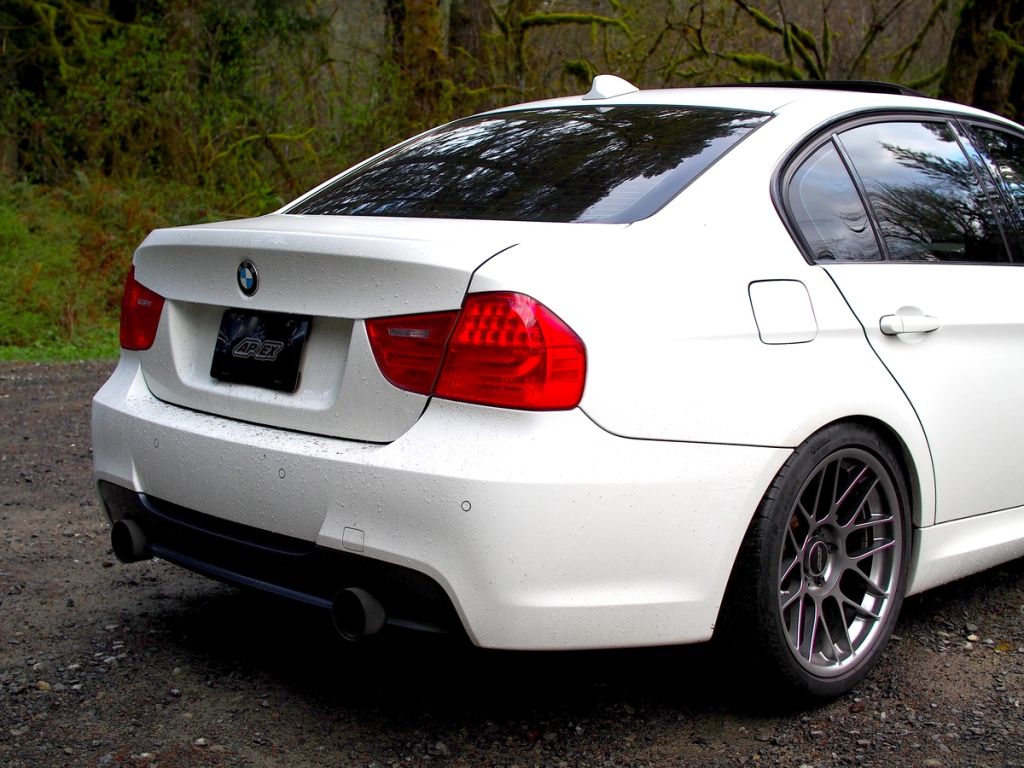 BMW E90 LCI Sedan 3 Series with 18