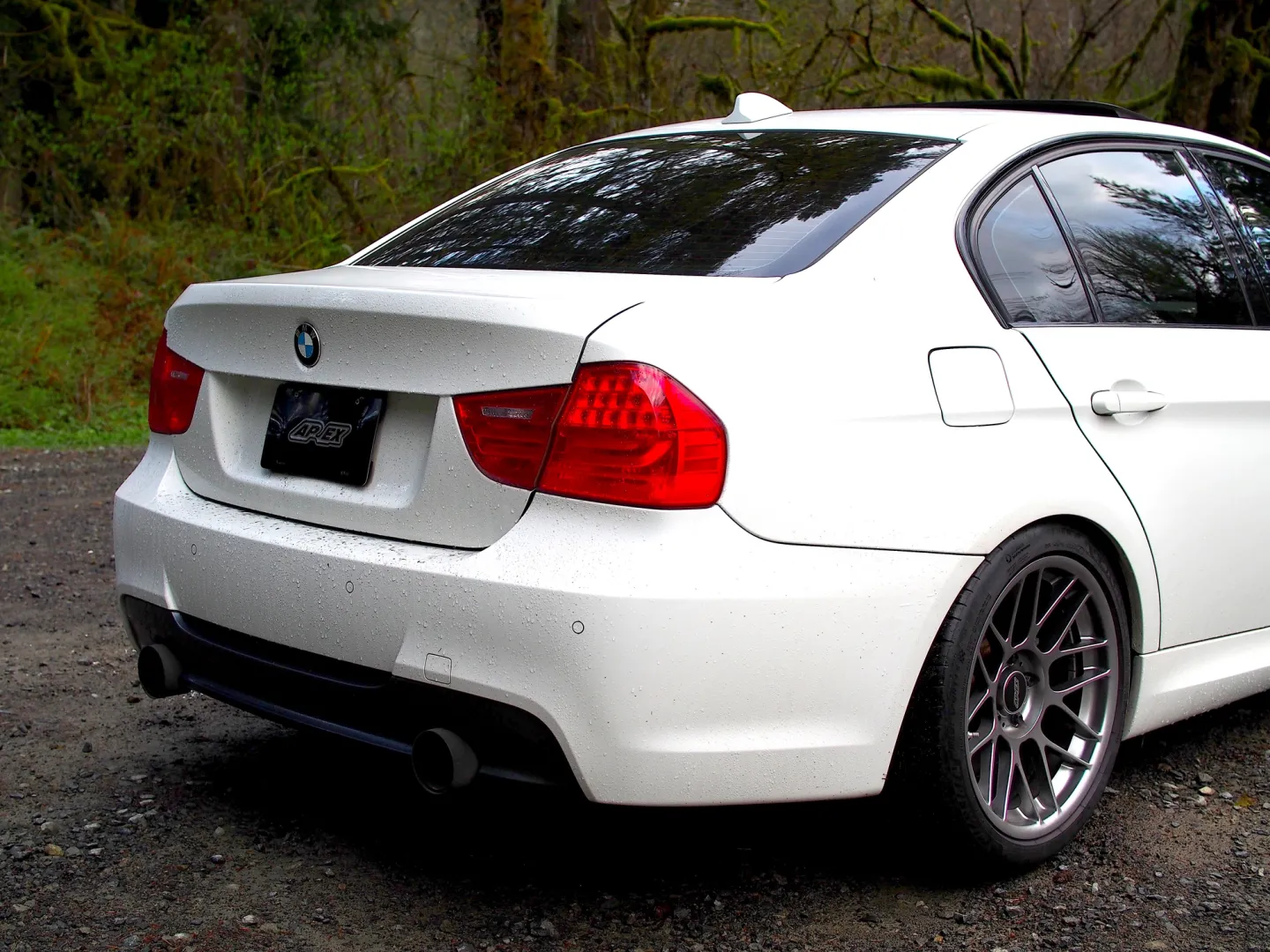 BMW E90 LCI Sedan 3 Series with 18