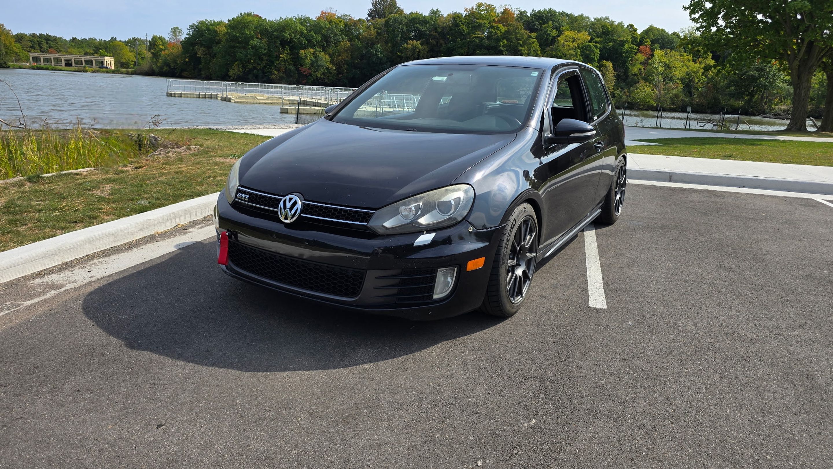 Black VW MK6 GTI with 17" SM-10 Apex wheels in Anthracite