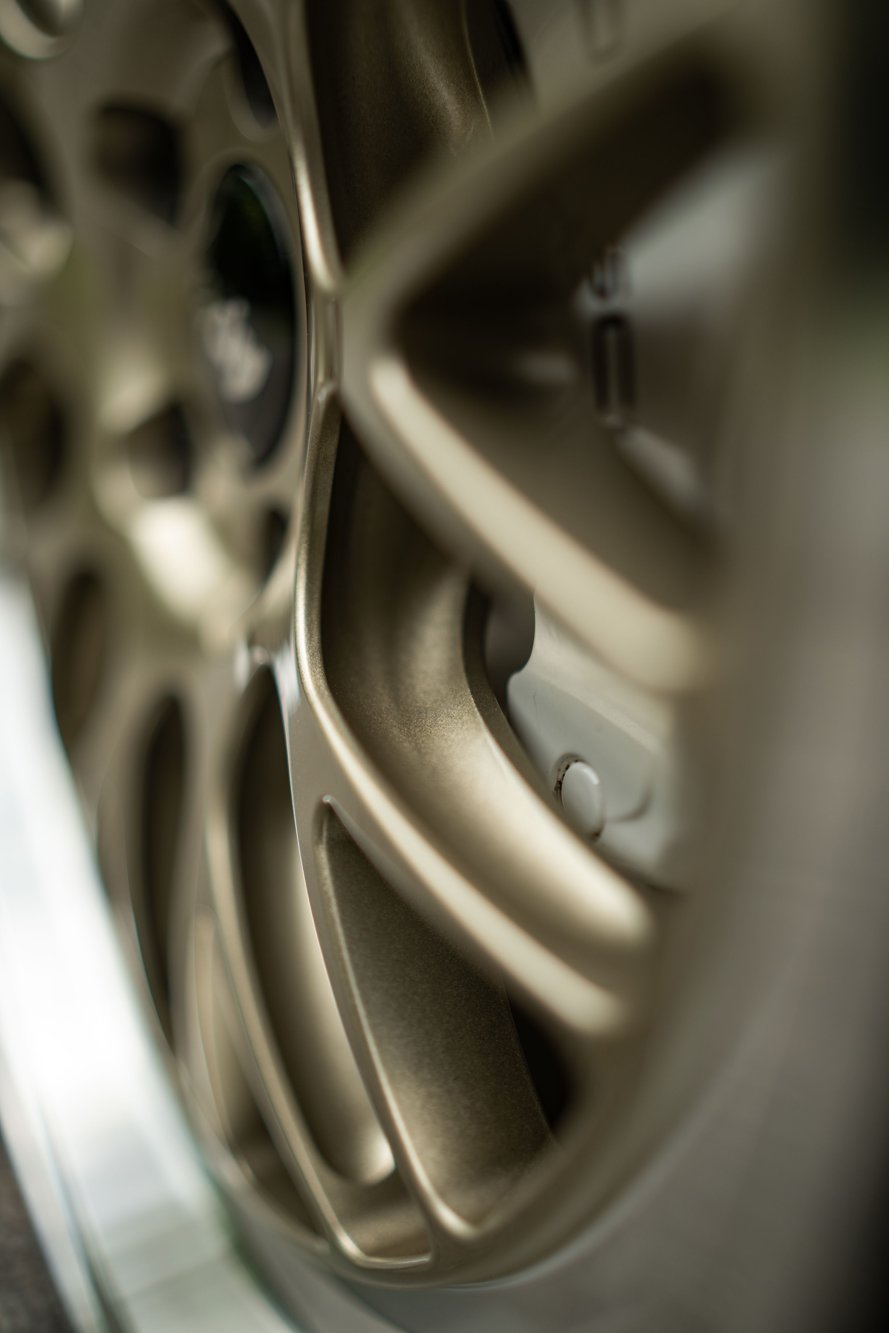 Green Audi B5 S4 Avant/Wagon with 18" ML-10RT Apex wheels in Machined Lip Gloss Motorsport Gold