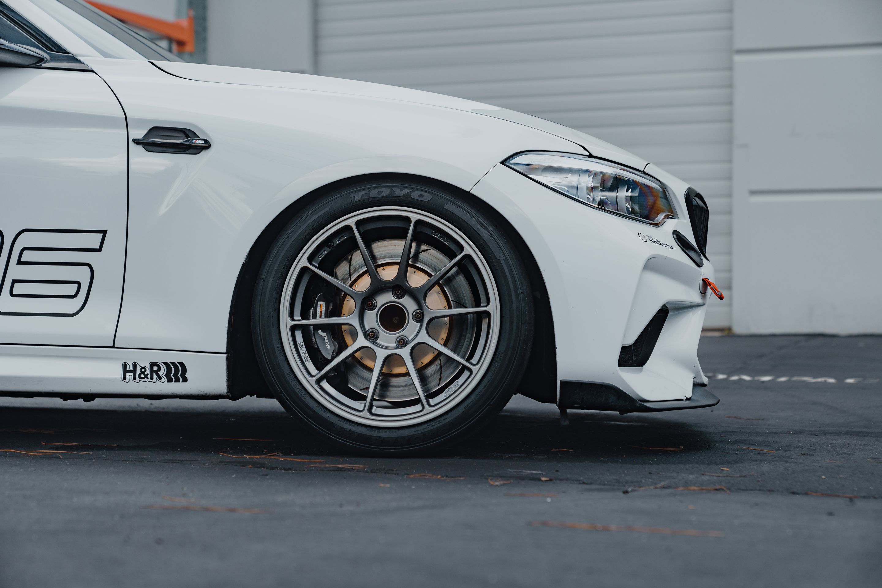 White BMW F87 M2 with 18" SM-10RE Apex wheels in Anthracite