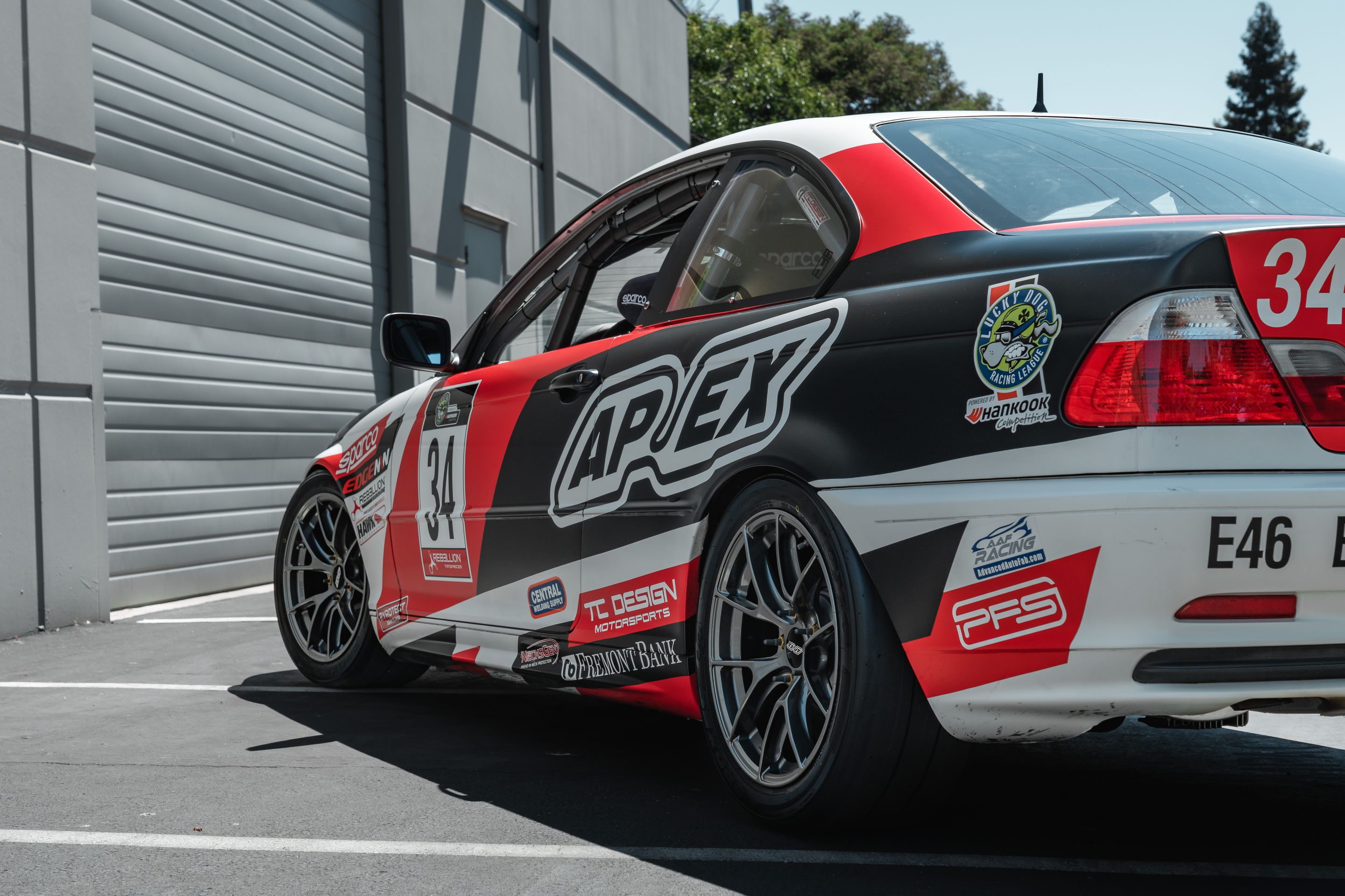 Multicolor BMW Spec E46 with 17" VS-5RS Apex wheels in Anthracite