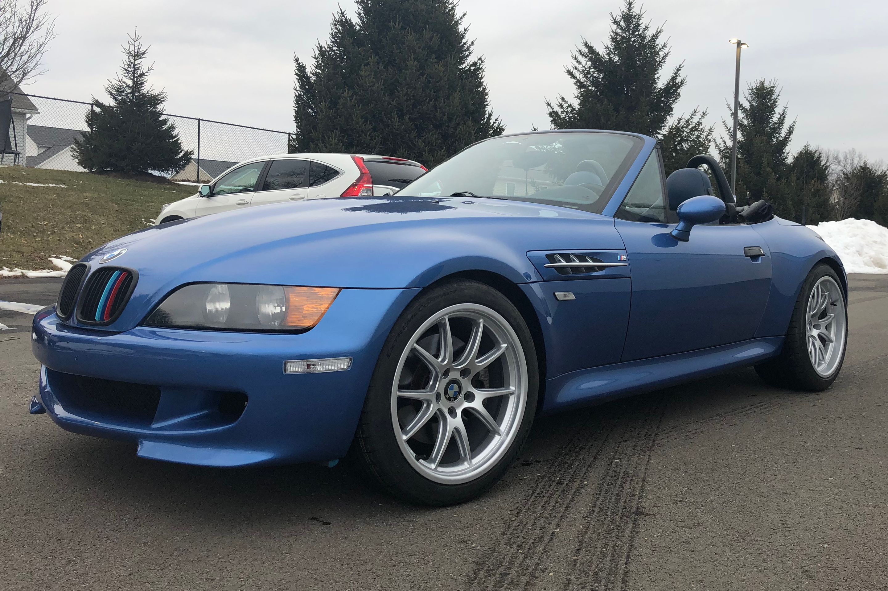Blue BMW E36/7 Roadster Z3 M with 18" FL-5 Apex wheels in Race Silver