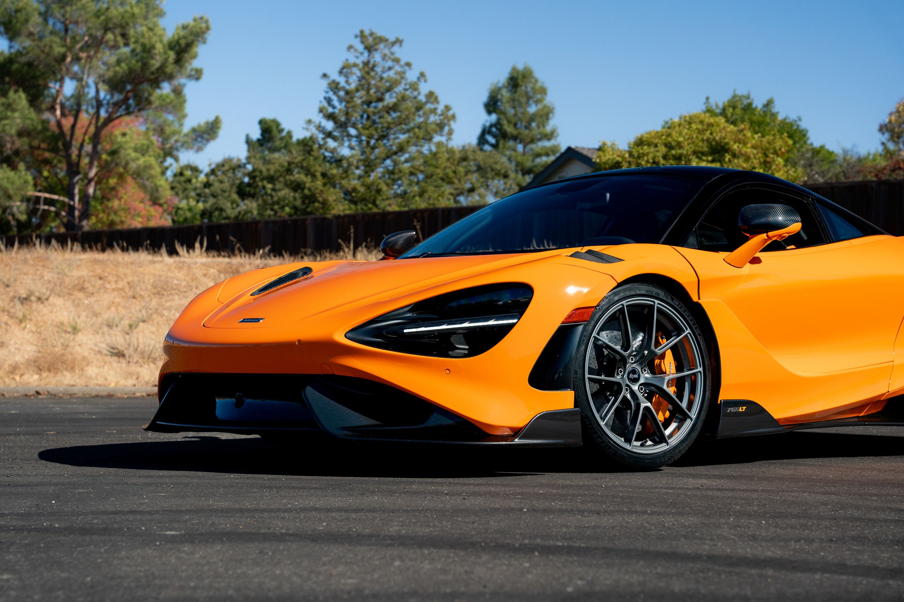 Orange McLaren 765LT with 19"/20" VS-5RS Apex wheels in Anthracite