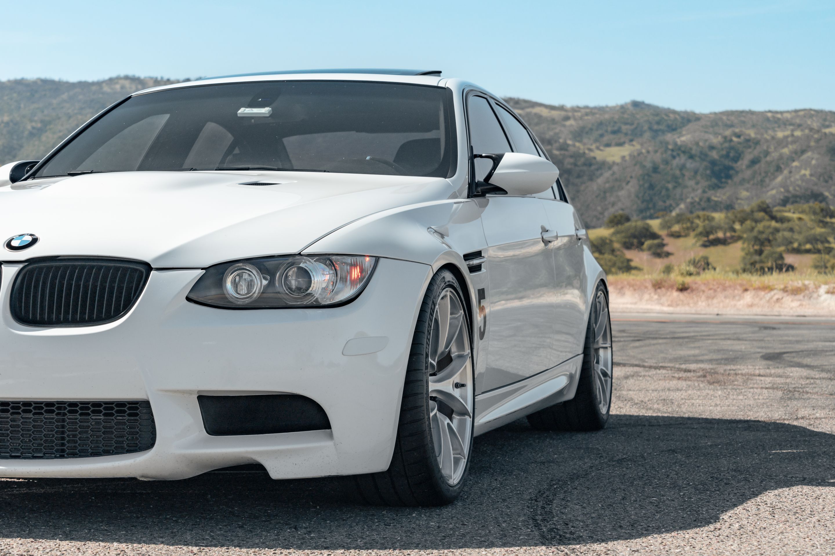 White BMW E90 Sedan M3 with 19" VS-5RS Apex wheels in Brushed Clear