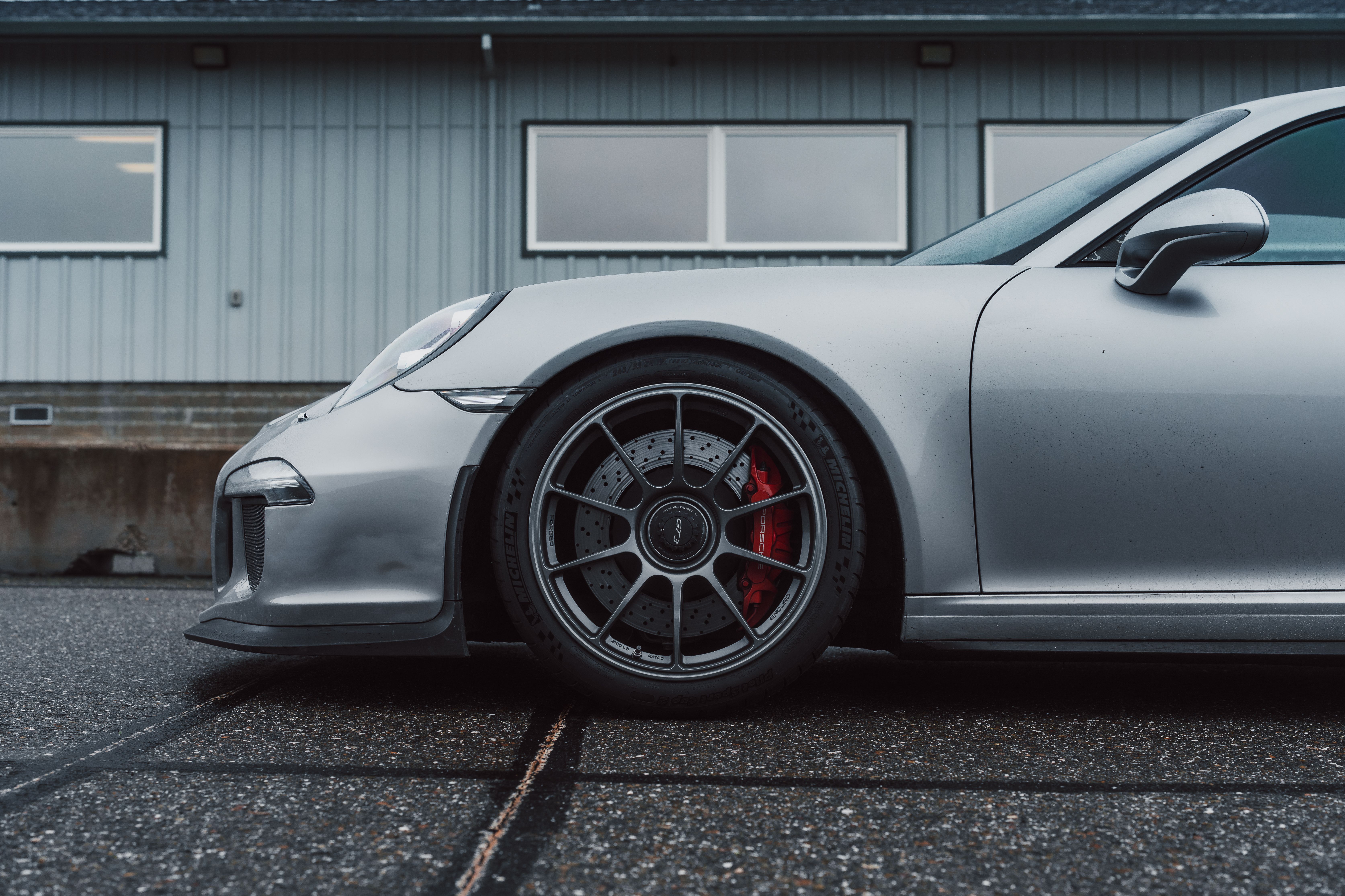 Porsche 911 991.1 GT3 with 19